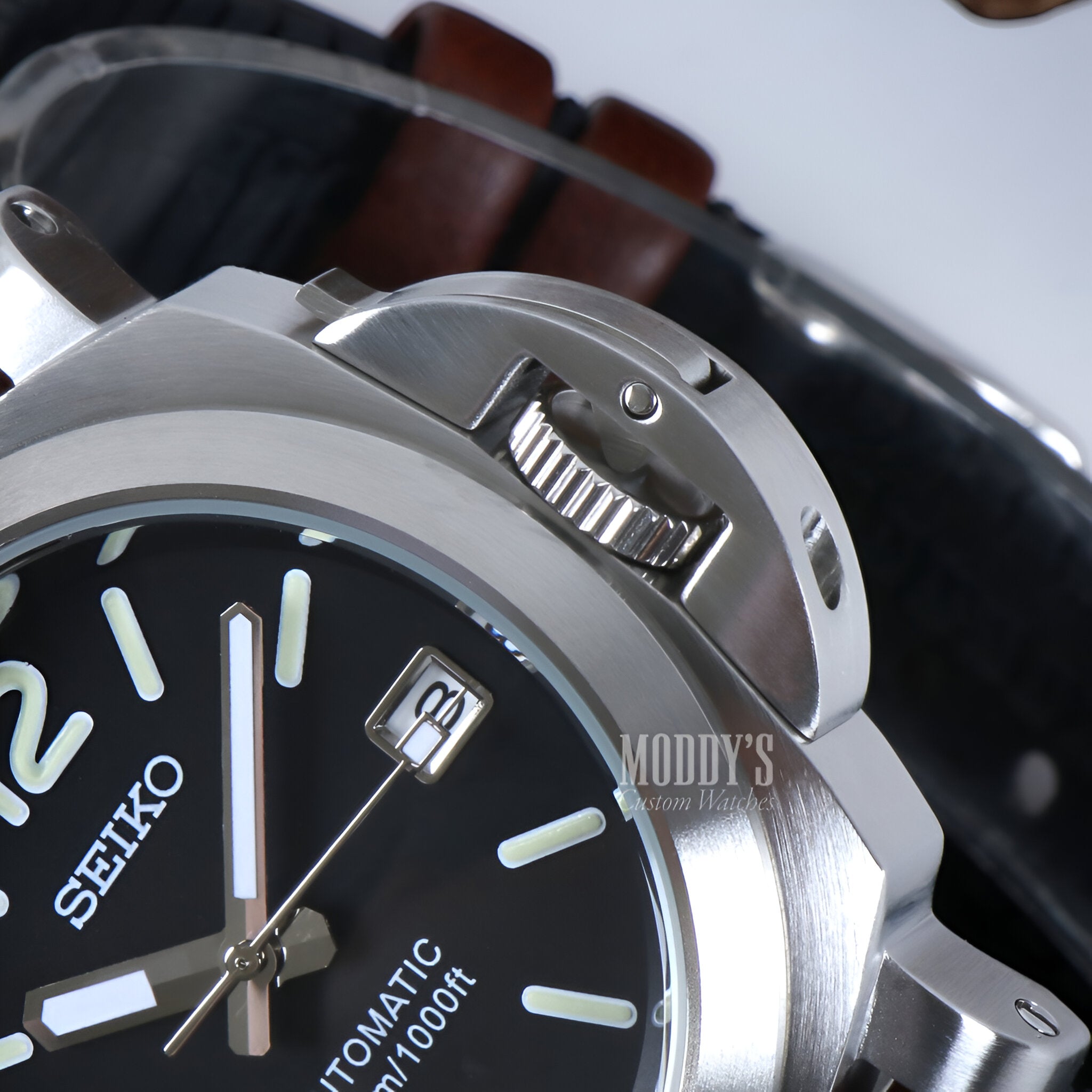 Paneiko | Brown Leather