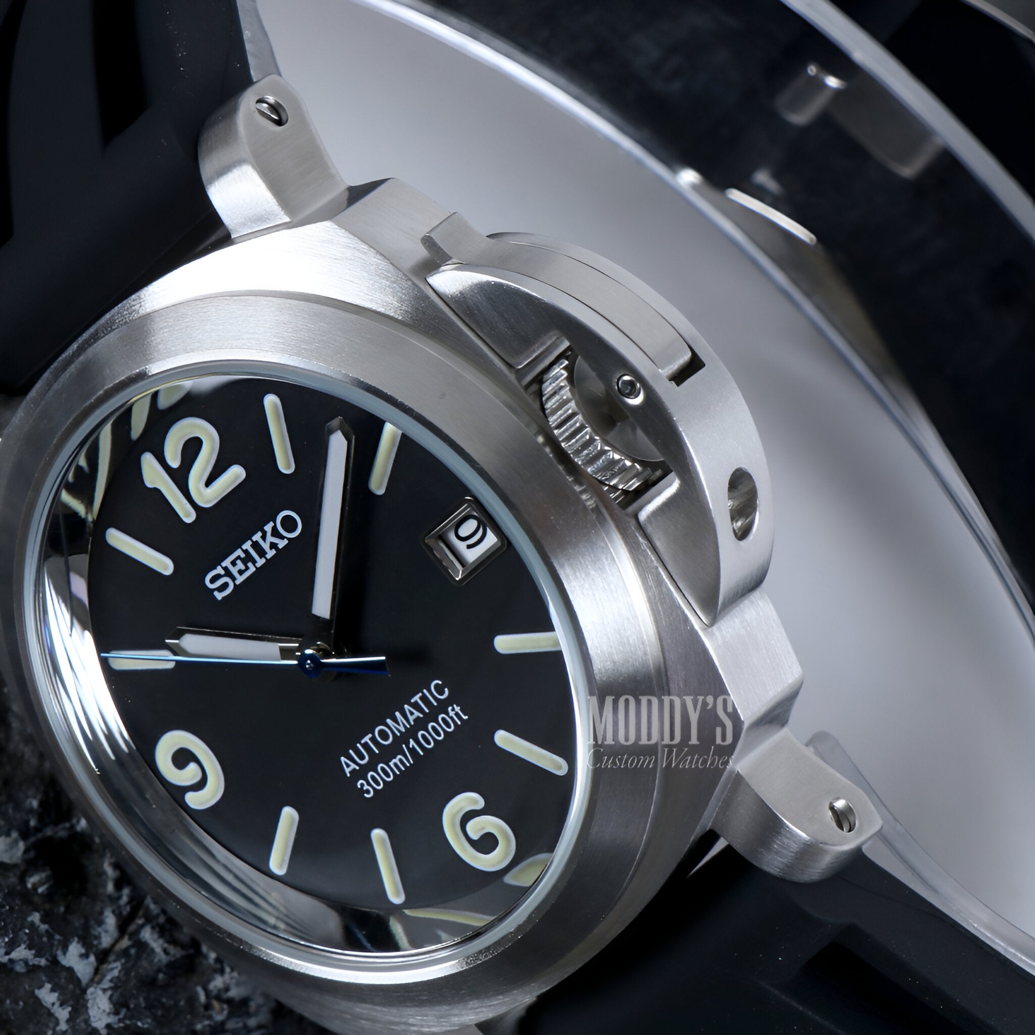 Paneiko | Black Rubber