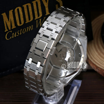 Sleek silver stainless steel band on Royal Oak mod Seiko NH35 automatic watch