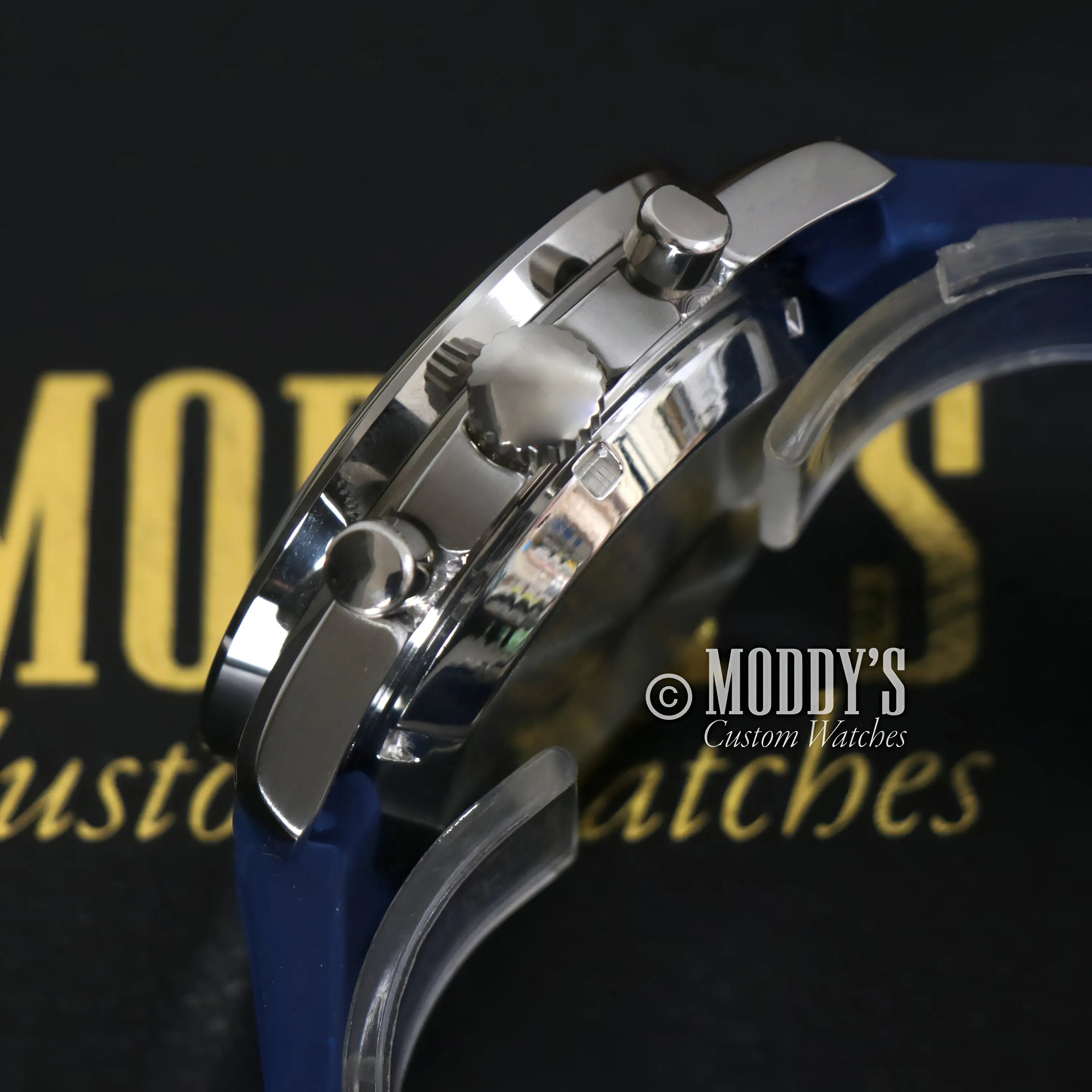 Snoopy Blue Speedseiko watch with blue rubber strap, silver clasp, curved acrylic