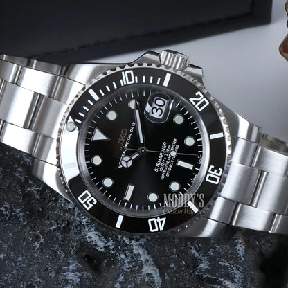 Seiko mod submariner with NH35 automatic movement, black dial