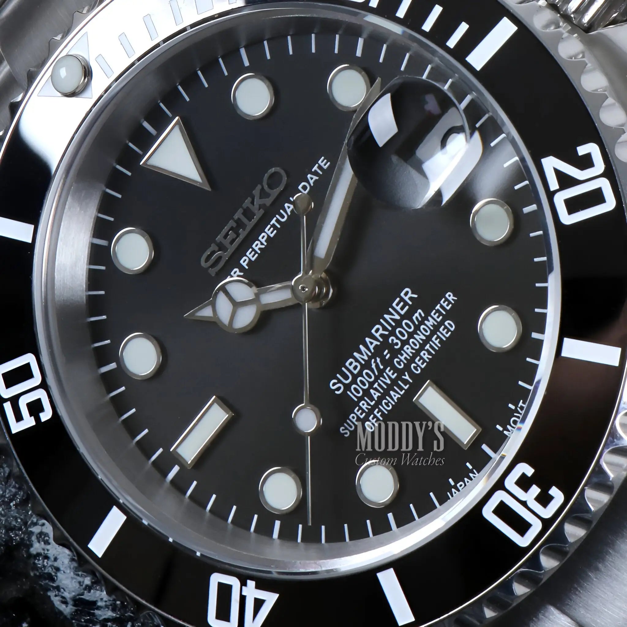 Prestigious Seiko NH35 black dial Submariner mod watch
