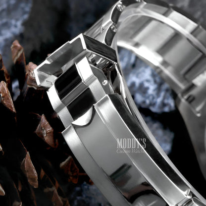 Seiko mod submariner with NH35 automatic, silver steel Hulk design