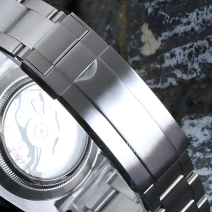 Seiko mod submariner with Seiko NH35 automatic and iconic submariner design