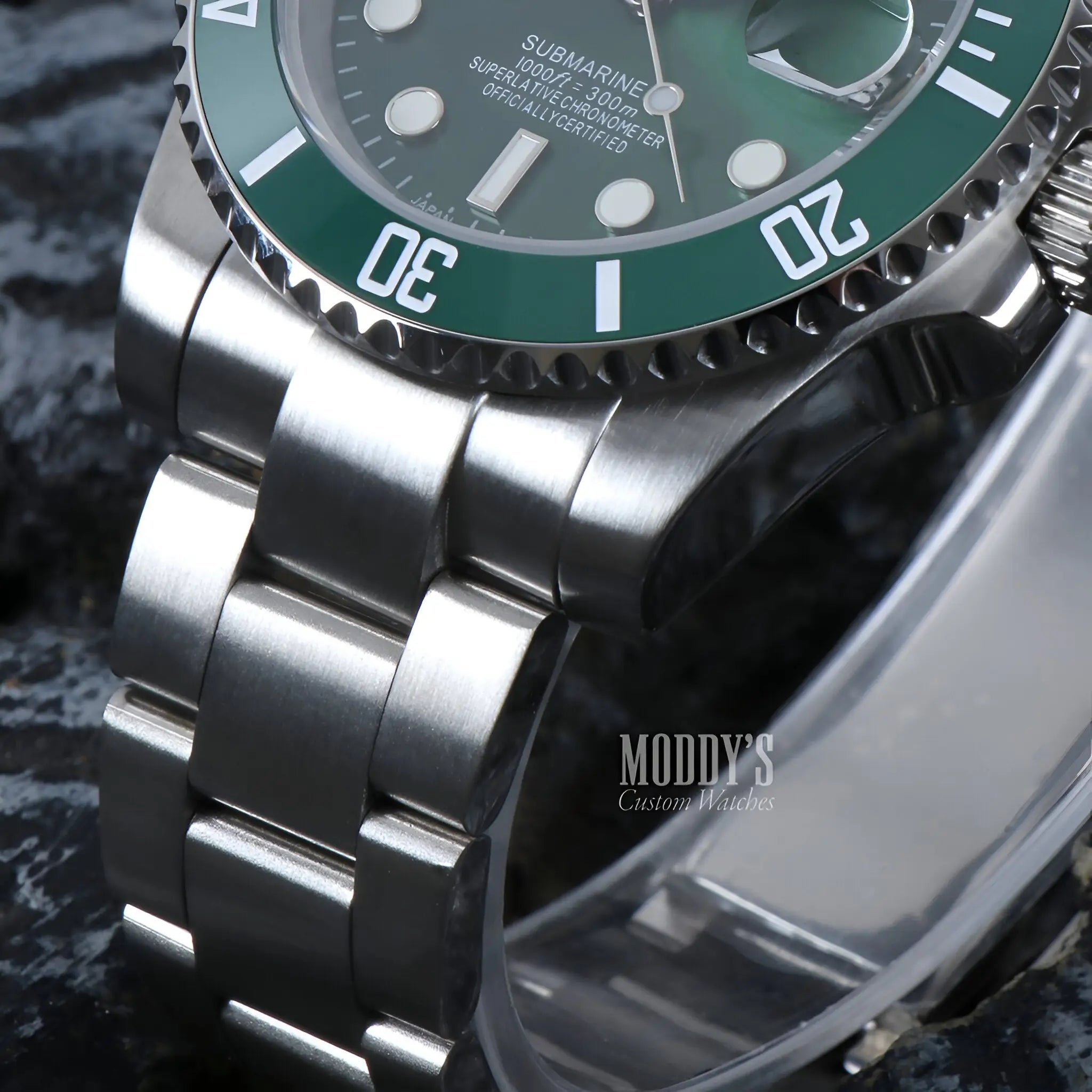 Seiko mod Submariner Hulk with green bezel and Seiko NH35 automatic