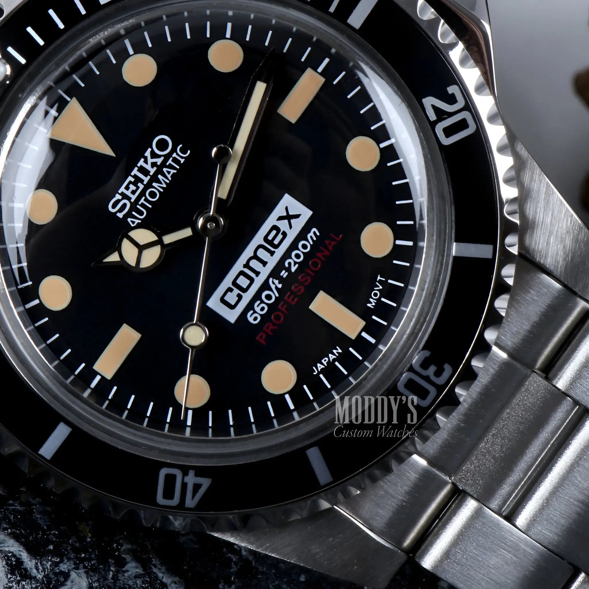 Seiko mod submariner vintage with black dial and silver hands