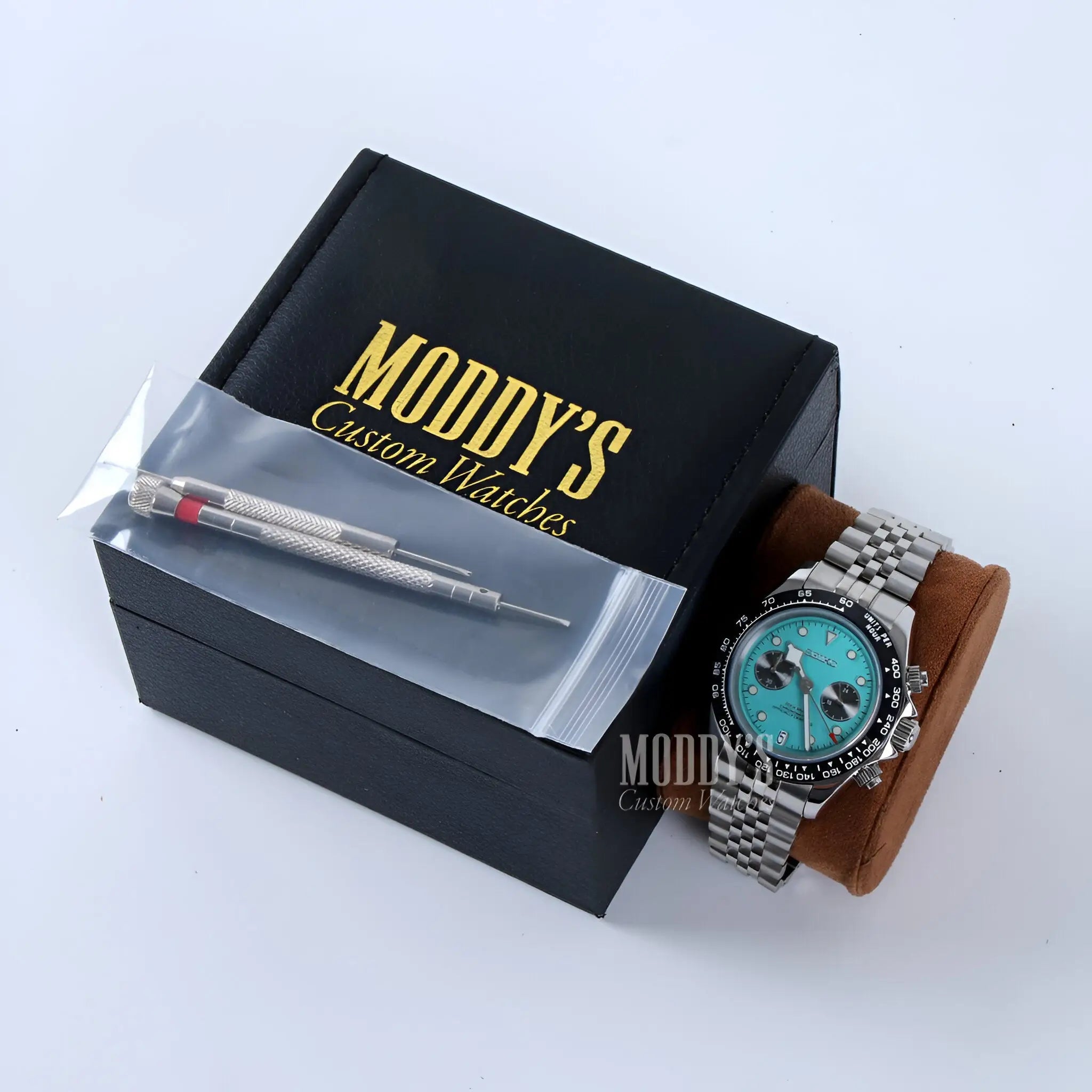 Tudeiko Chrono Blue: Moddys custom turquoise Seiko VK63 hybrid watch