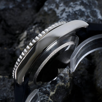 Seiko NH35 automatic Submariner watch with black dial