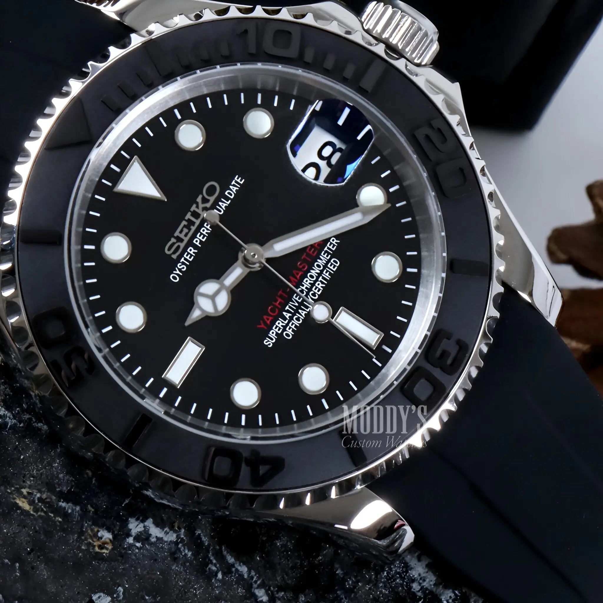 Seikomariner Black Seiko NH35 automatic watch with silver accents