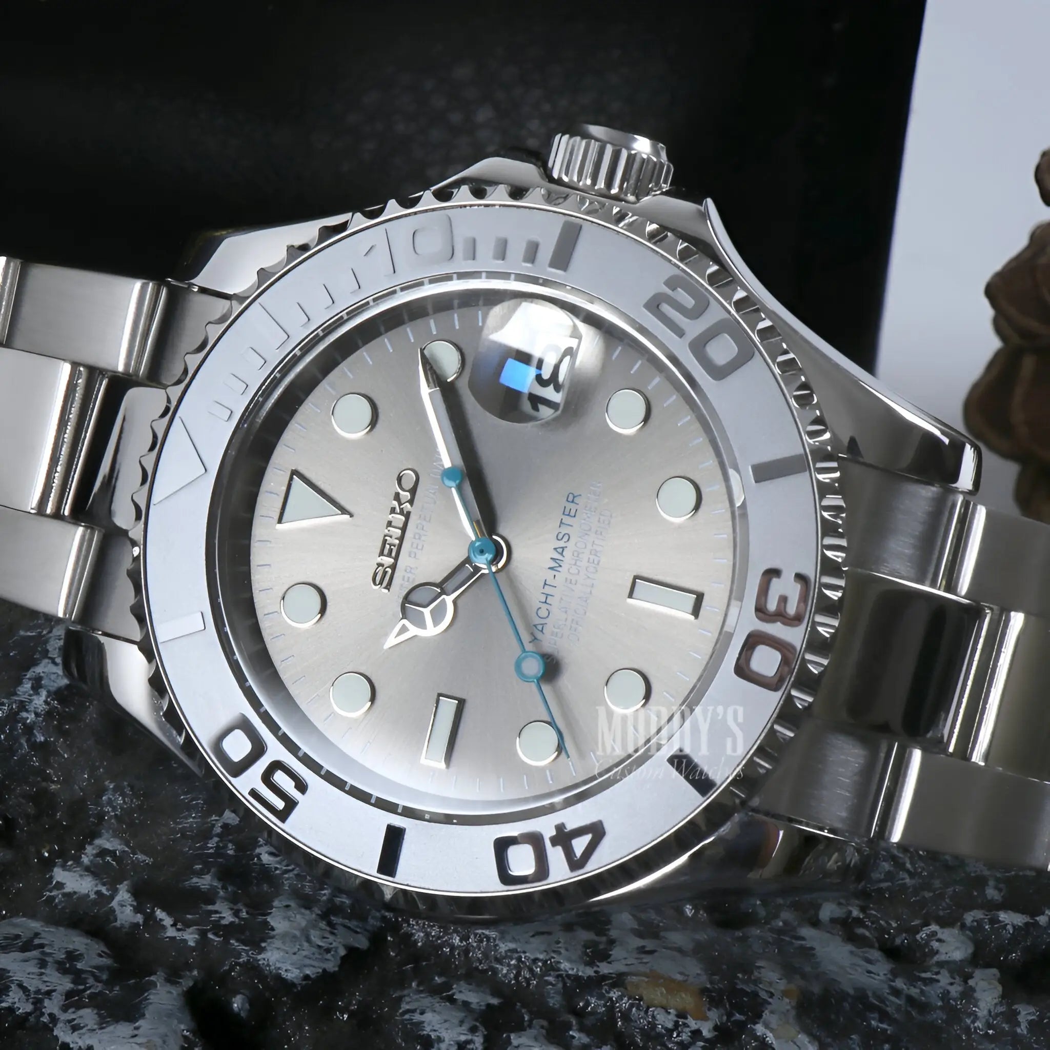 Silver Seiko NH35 Diver’s Watch with Stainless Steel Band