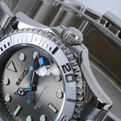 Seiko Mod Yacht-Master: Silver Stainless Steel Diver’s Watch with Gray Dial and Blue Accents