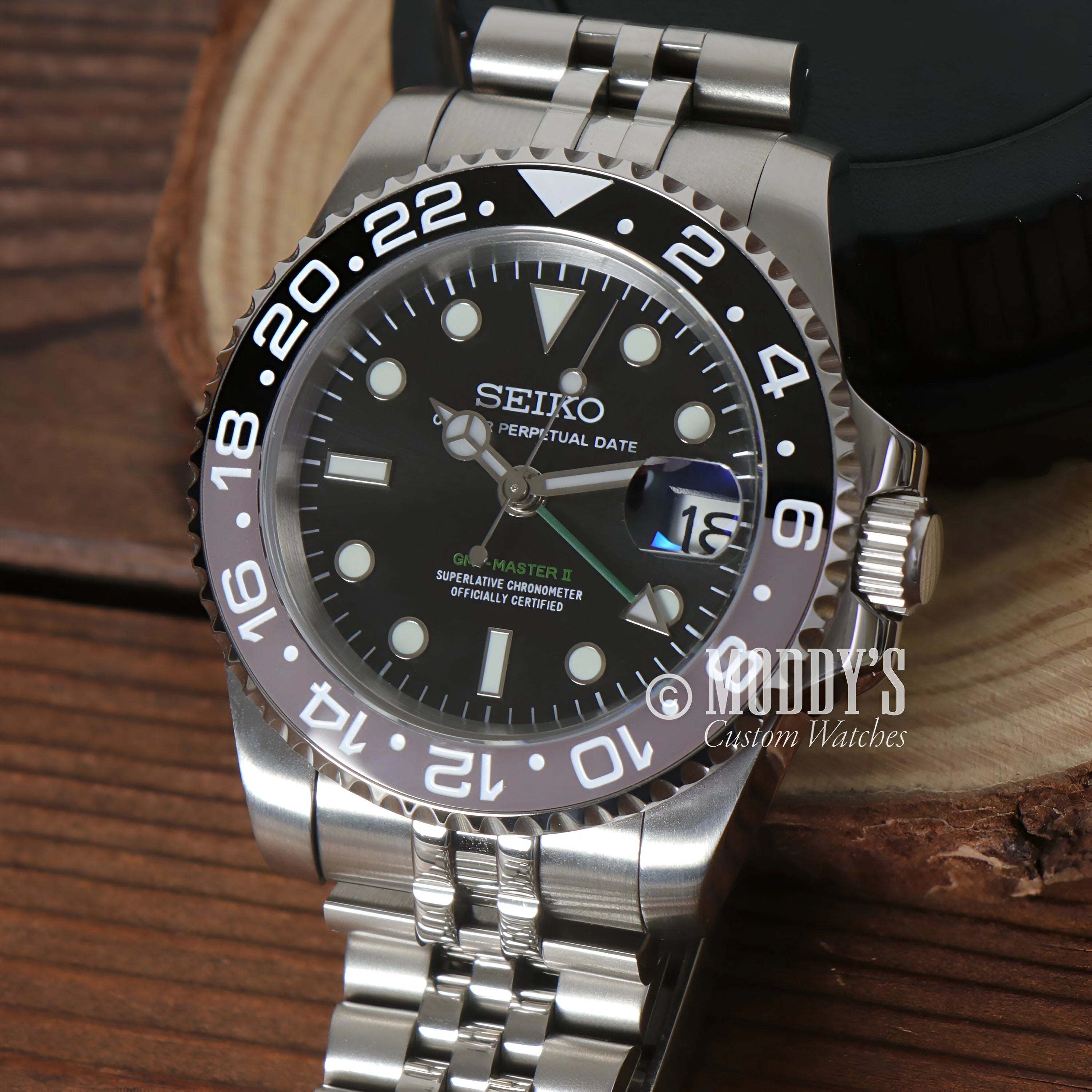 Seiko dive watch with black bezel on 904L stainless steel jubilee bracelet, Seiko NH34