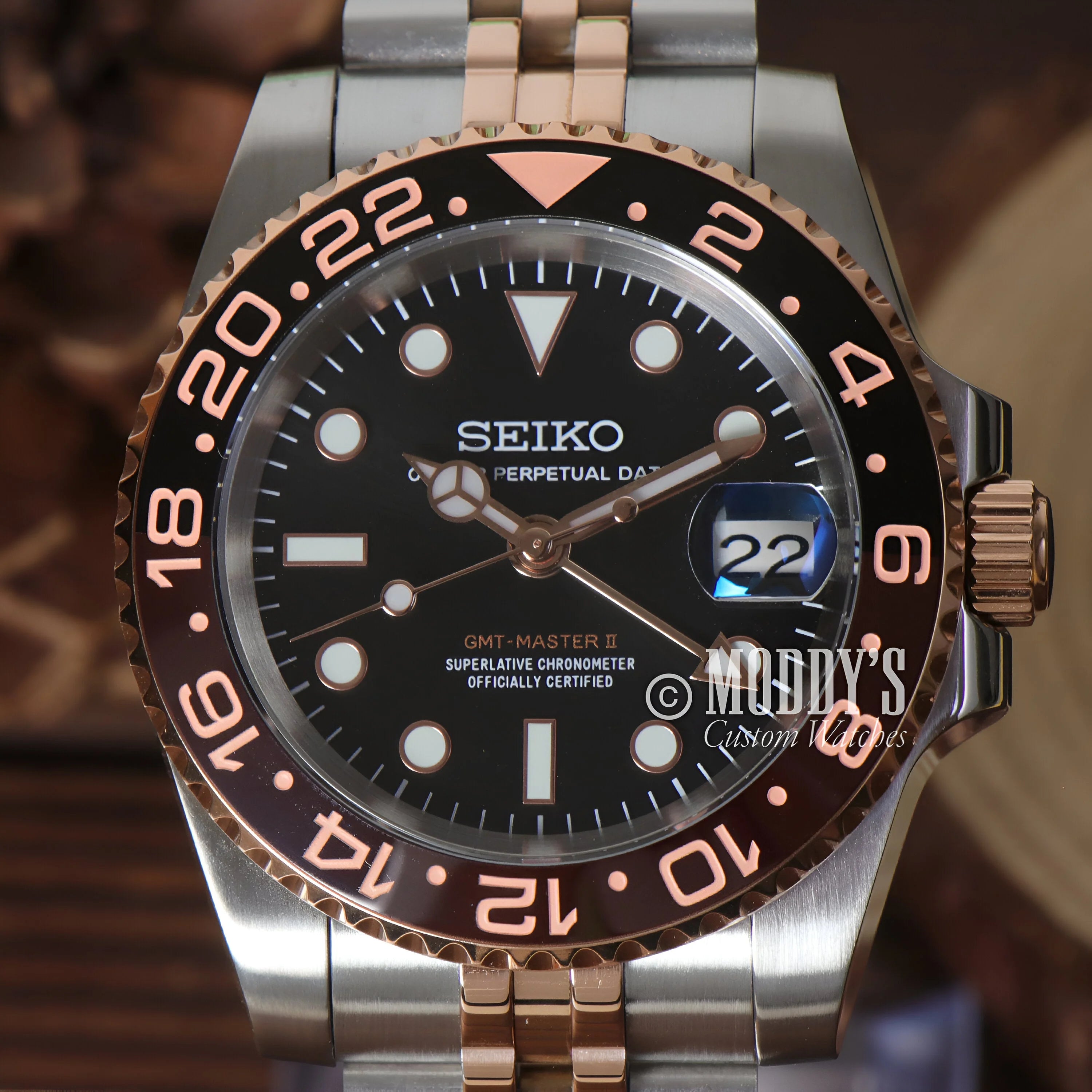 Seiko dive watch with black dial and two-tone rose gold steel Mod GMT Rootbeer design