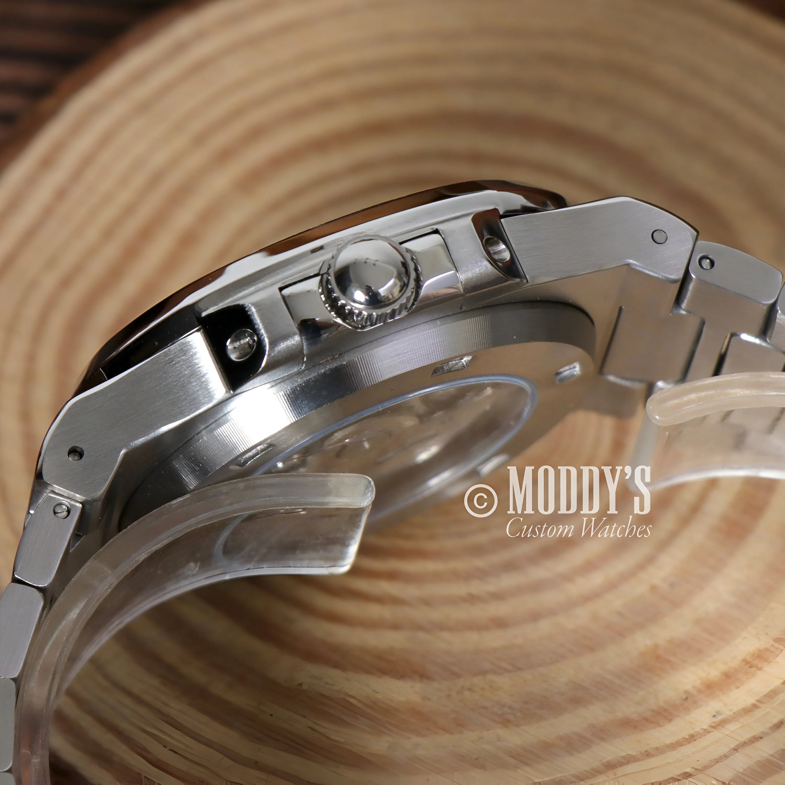 Stainless steel watch bracelet with polished center links for Seiko Mod Santos style