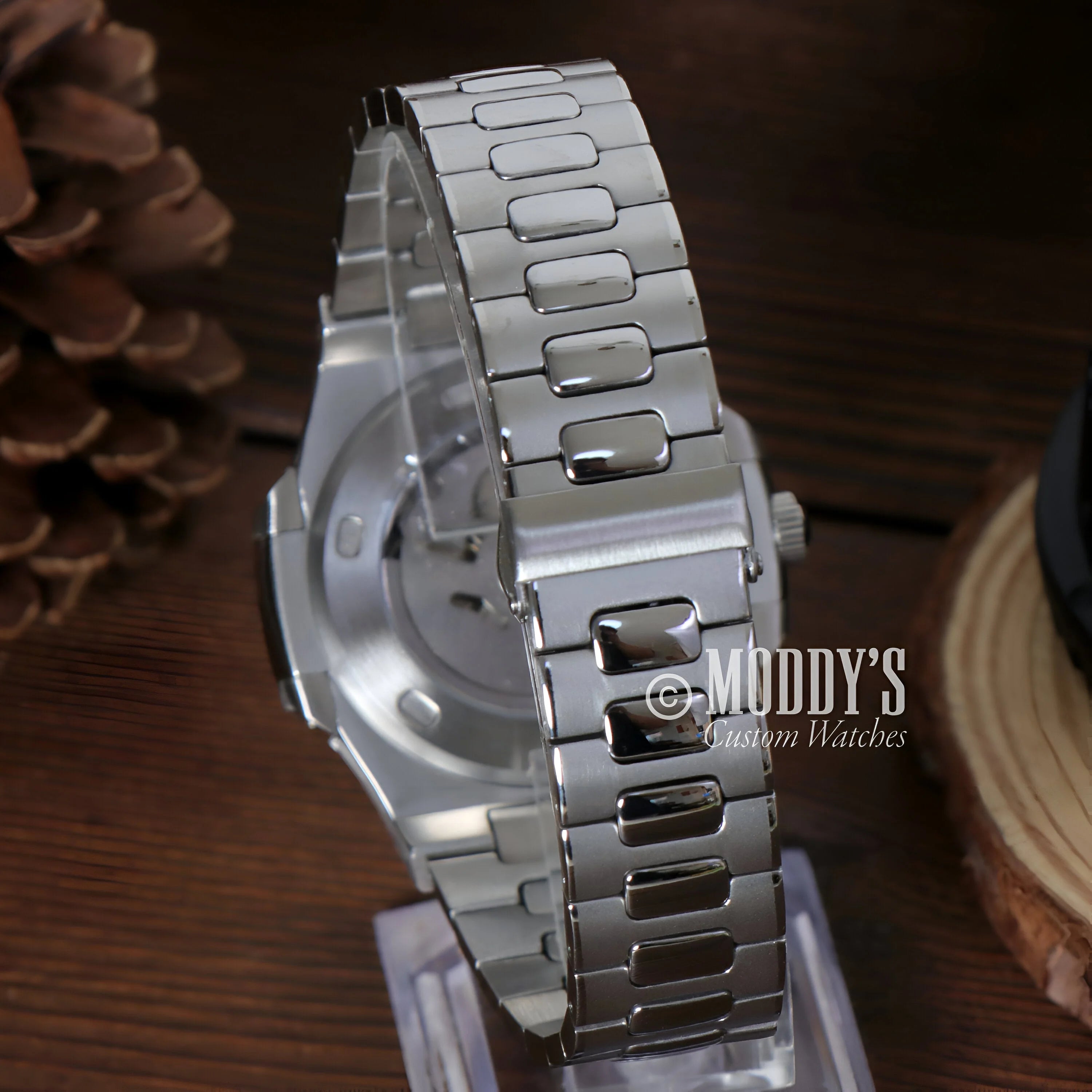 Silver metal watch band with rectangular links for Seiko Mod Santos and Submariner users