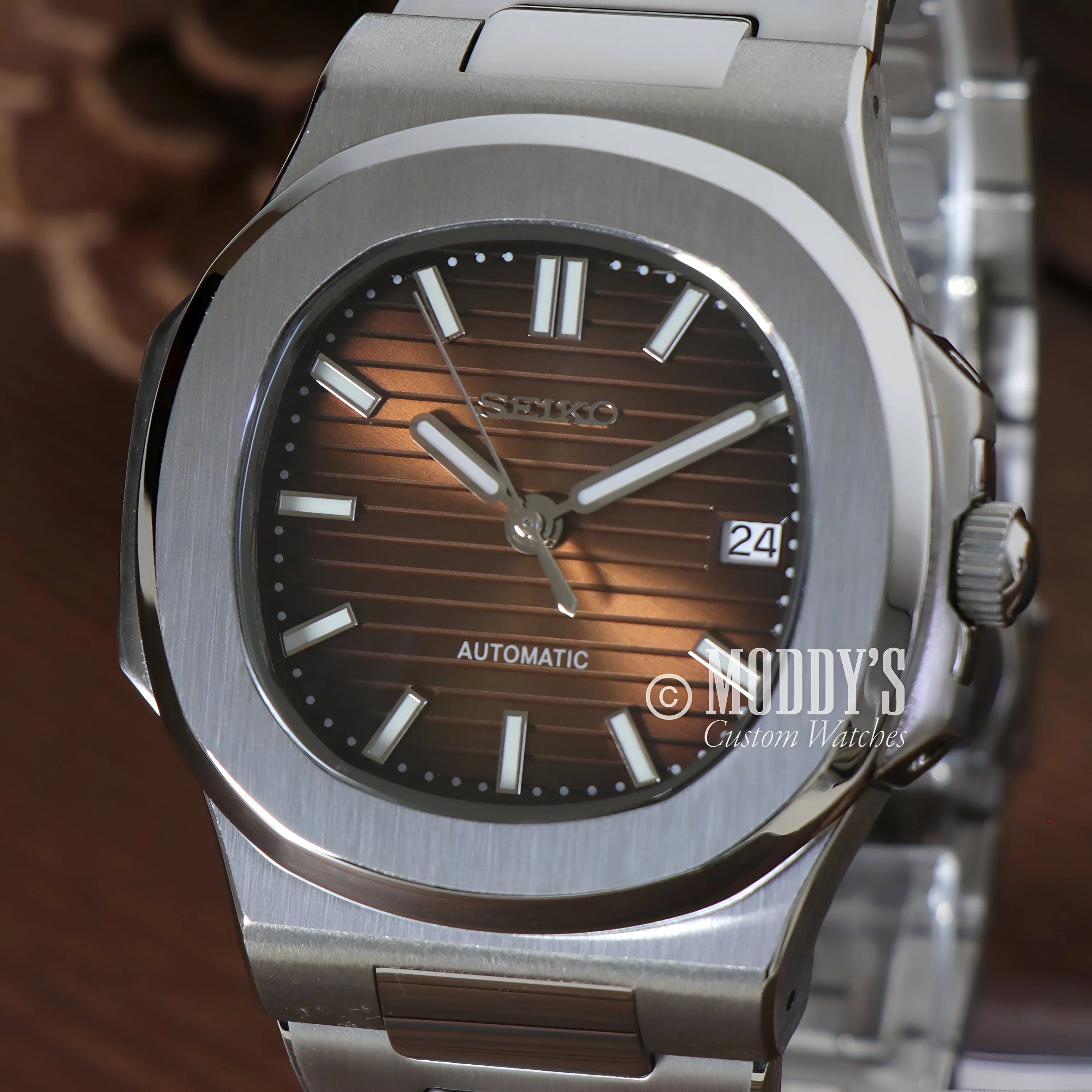 Luxury stainless steel Nautiko Brown watch with brown gradient dial and date window