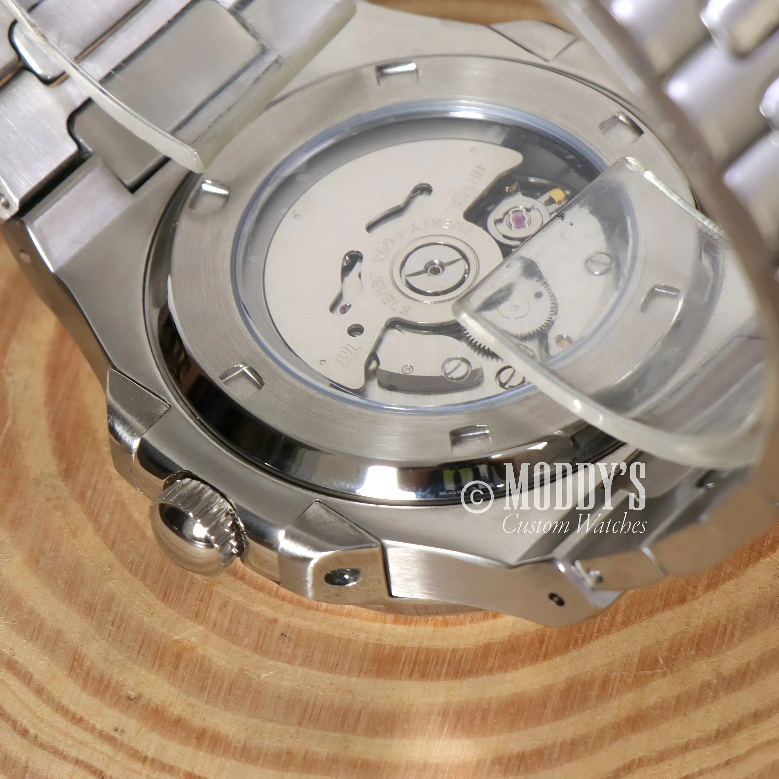 Mechanical watch movement of Nautiko Cream showcases the Seiko Mod Nautilus design