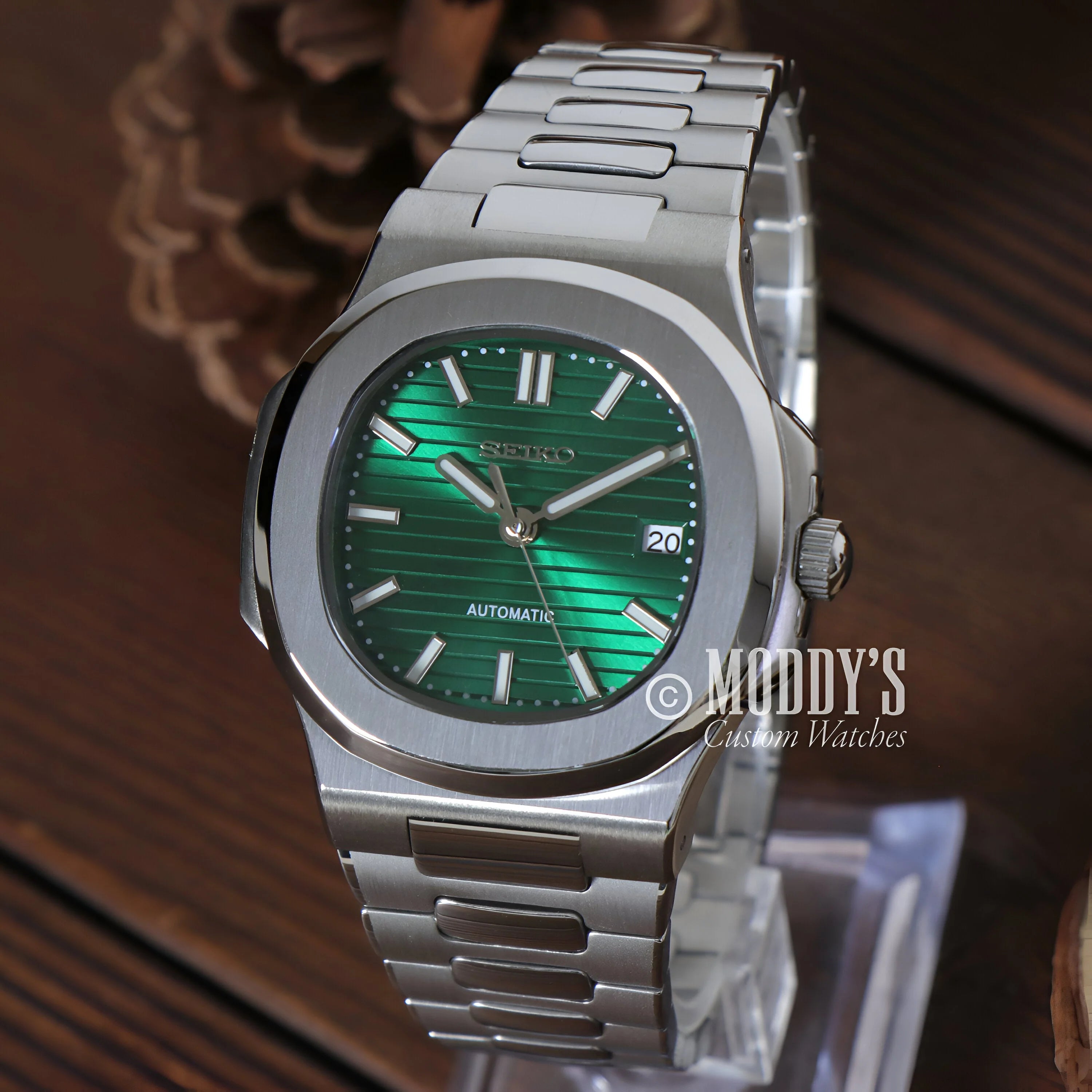 Stainless steel Nautiko Metallic Green watch with emerald dial and metallic bracelet