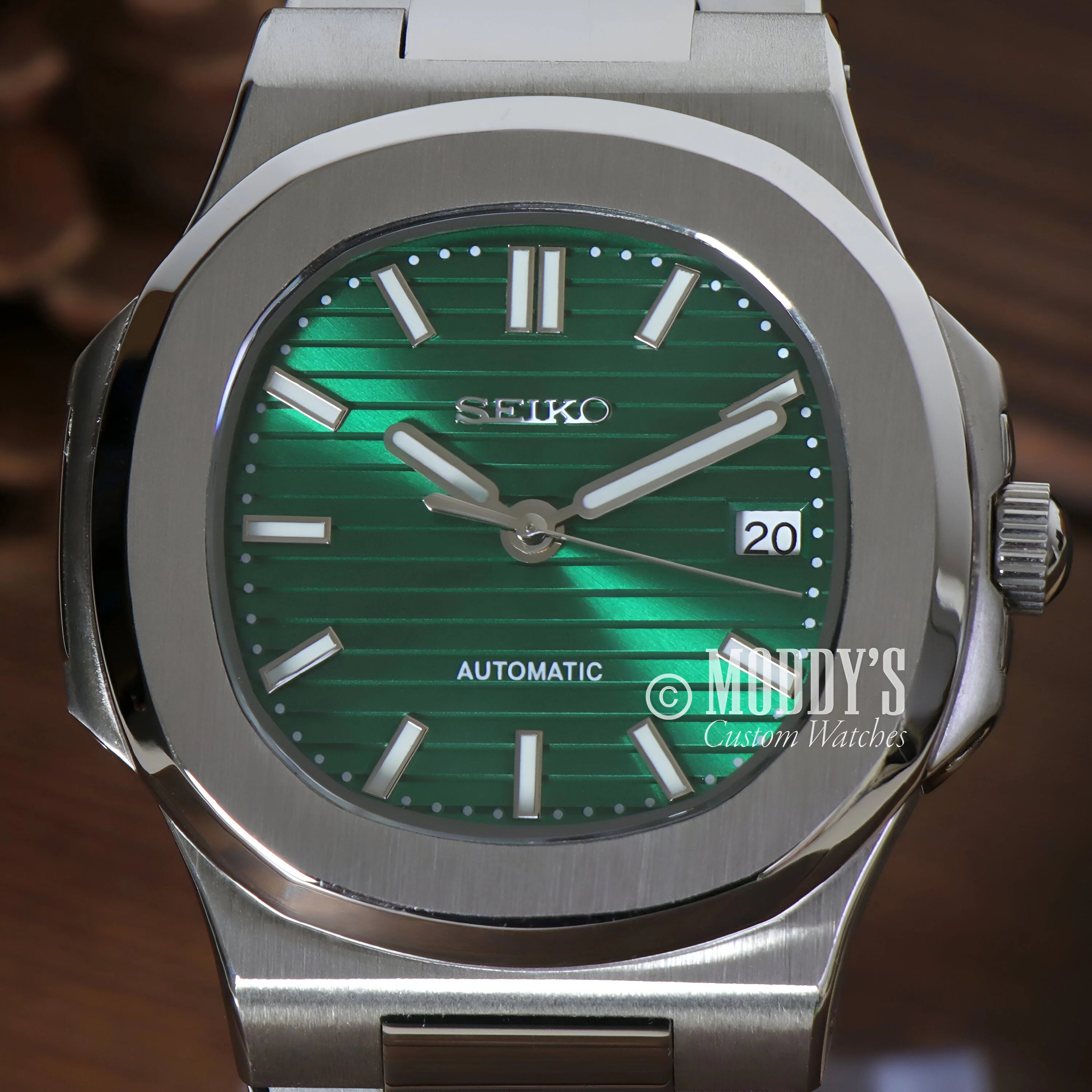 Seiko Automatic watch Nautiko Metallic Green with metallic case and emerald green dial