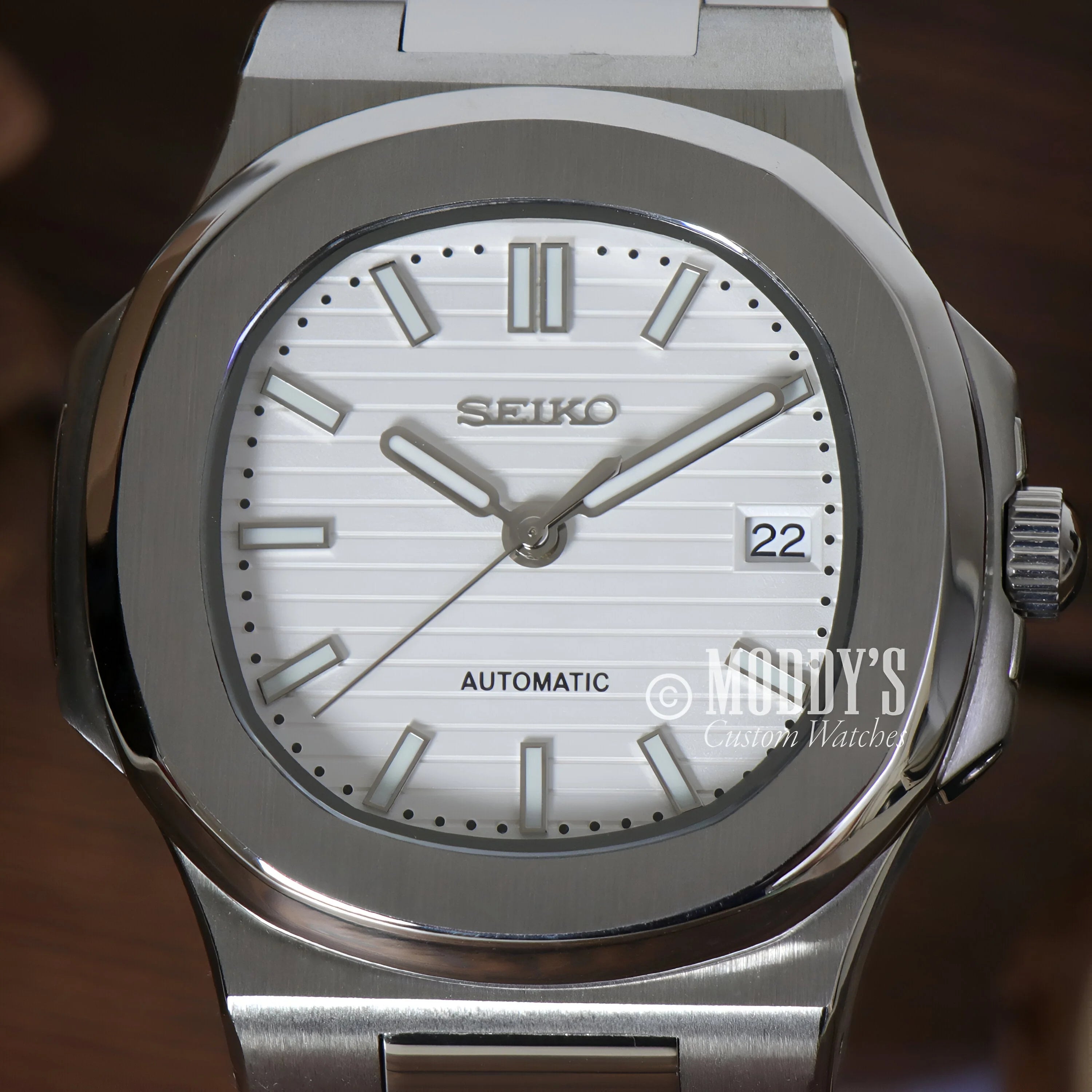 Stainless steel Nautiko White watch features a white dial and date window in elegant case