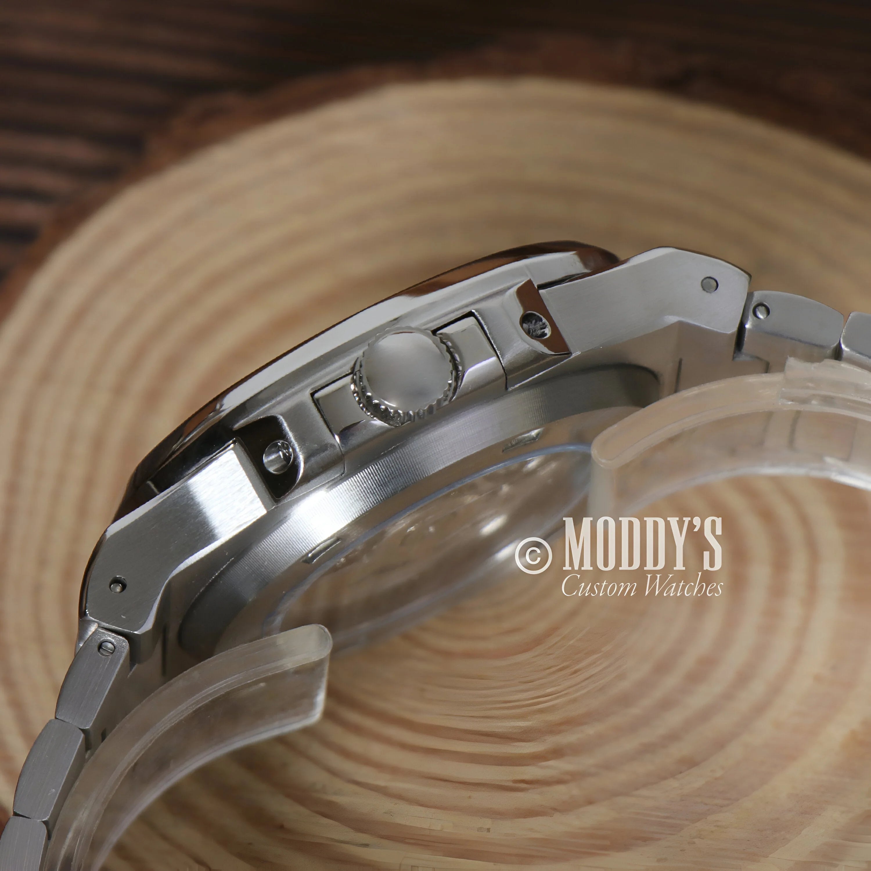 Side view of Nautiko White watch with stainless steel case and bracelet link