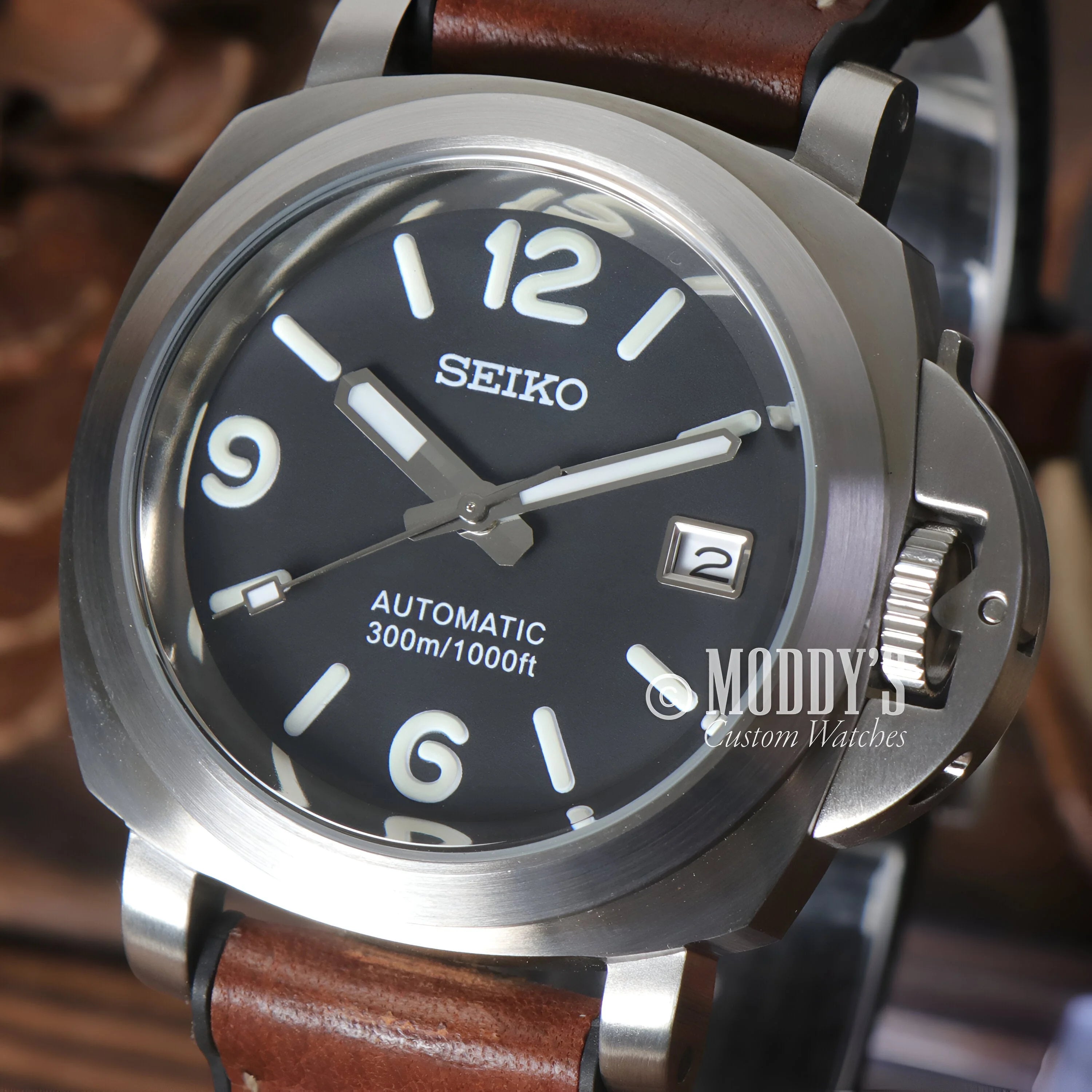 Seiko Automatic Watch with Black Dial, Silver Case, and Brown Leather Strap Paneiko Brown