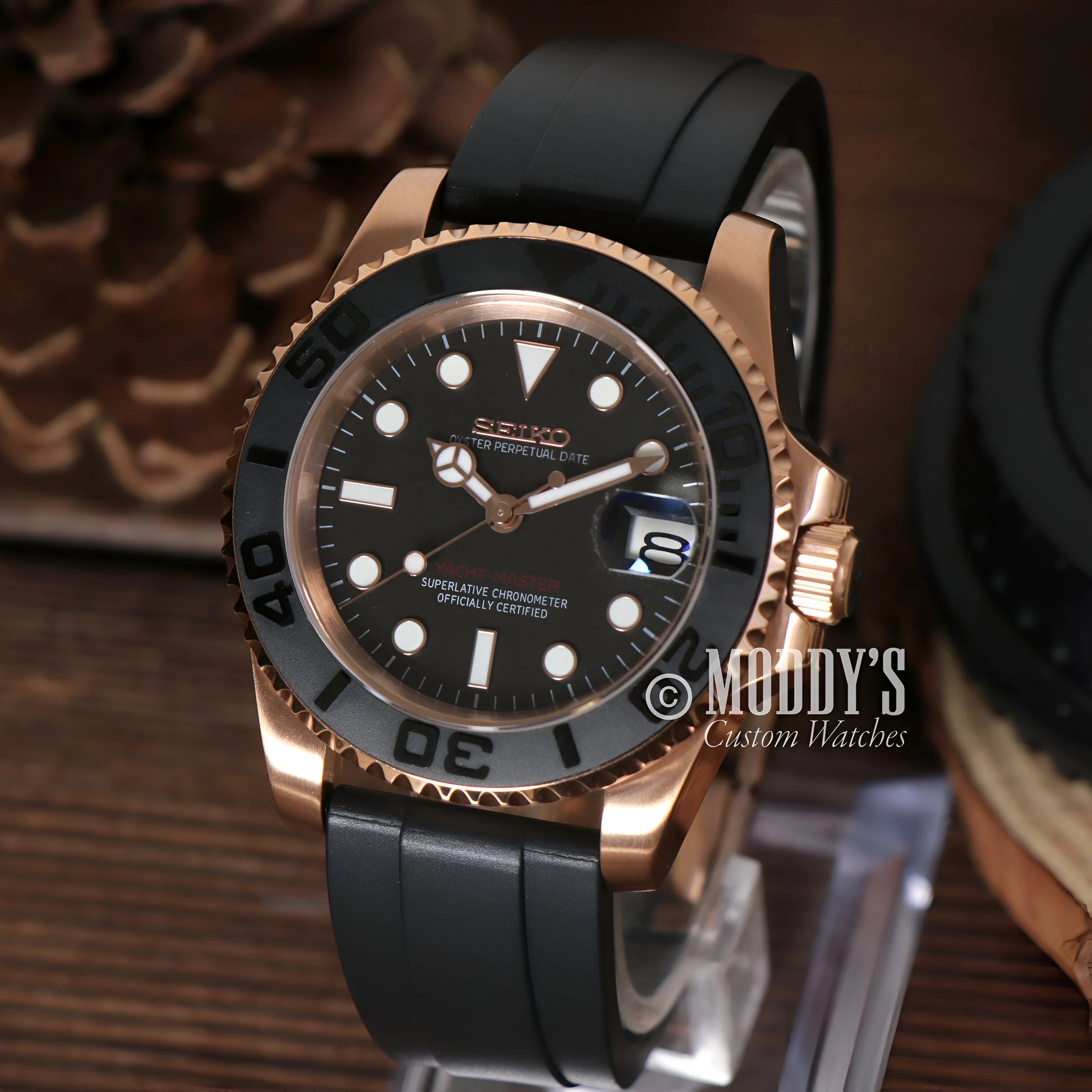 Luxury Seikomarine Rose Gold Black wristwatch with rubber strap and rose gold case