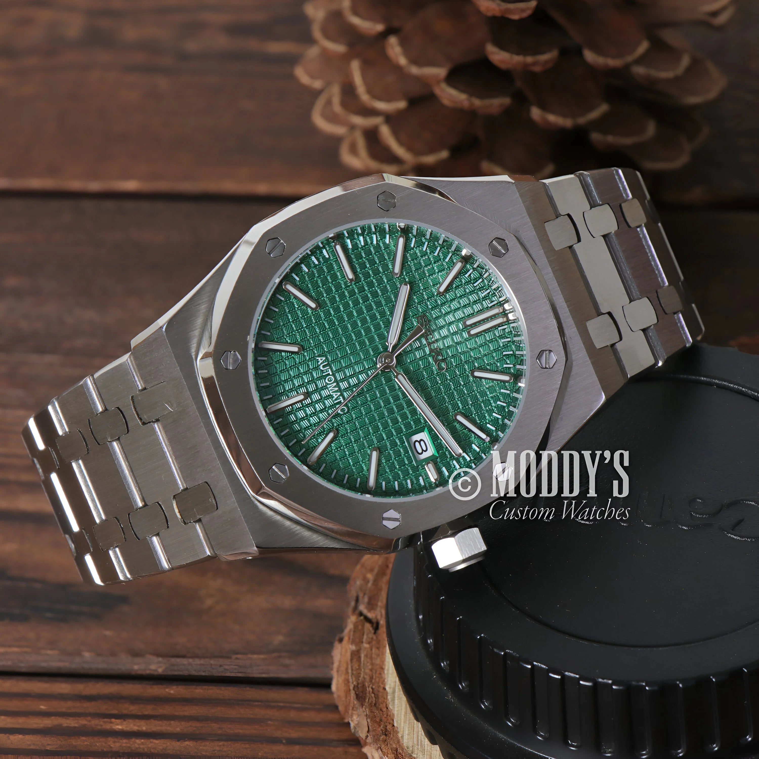 Luxurious Seiko Mod Royal Oak Green Dial Wristwatch With Stainless Steel Bracelet