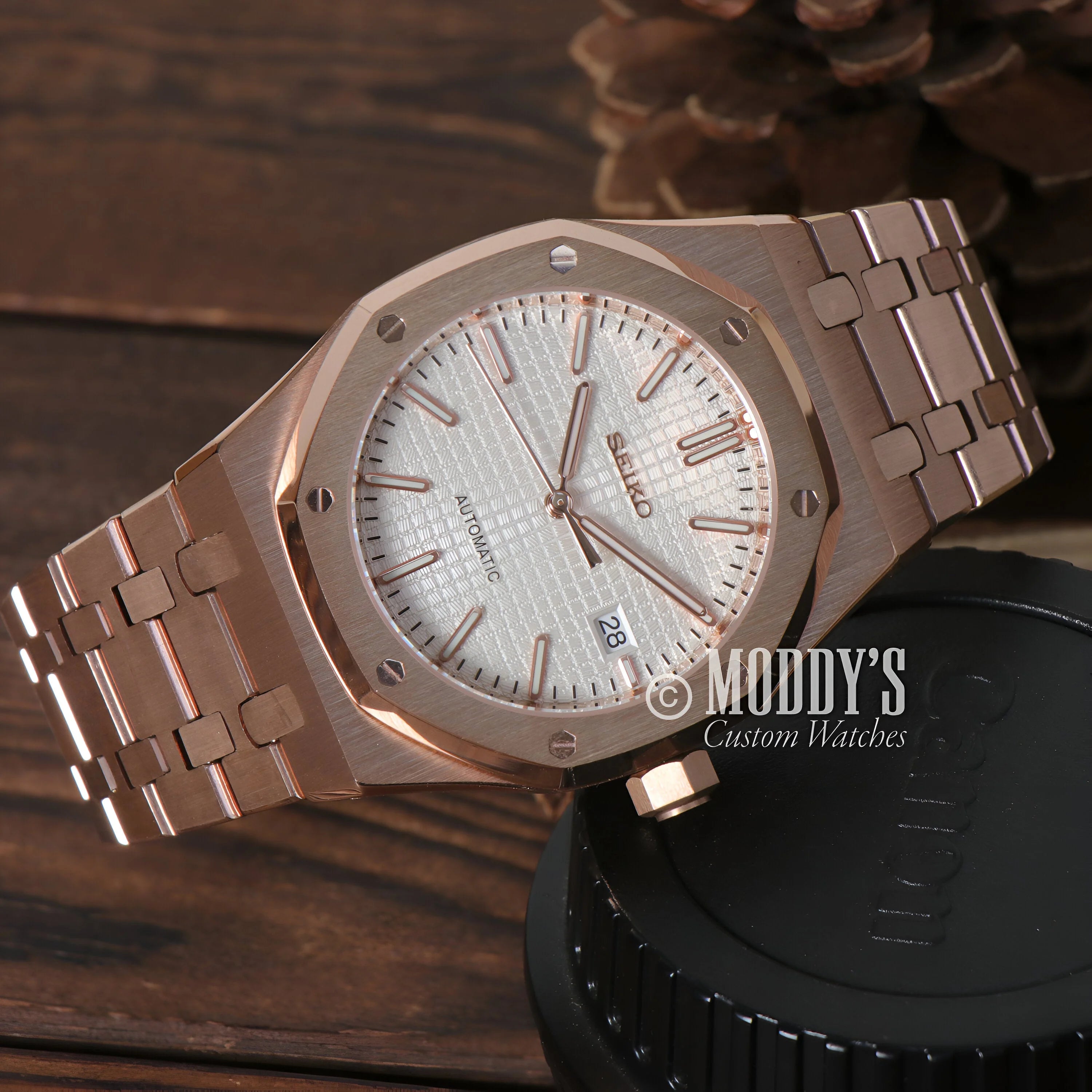 Royal Seikoak Rose Gold White Luxury Wristwatch With White Dial And Metal Bracelet