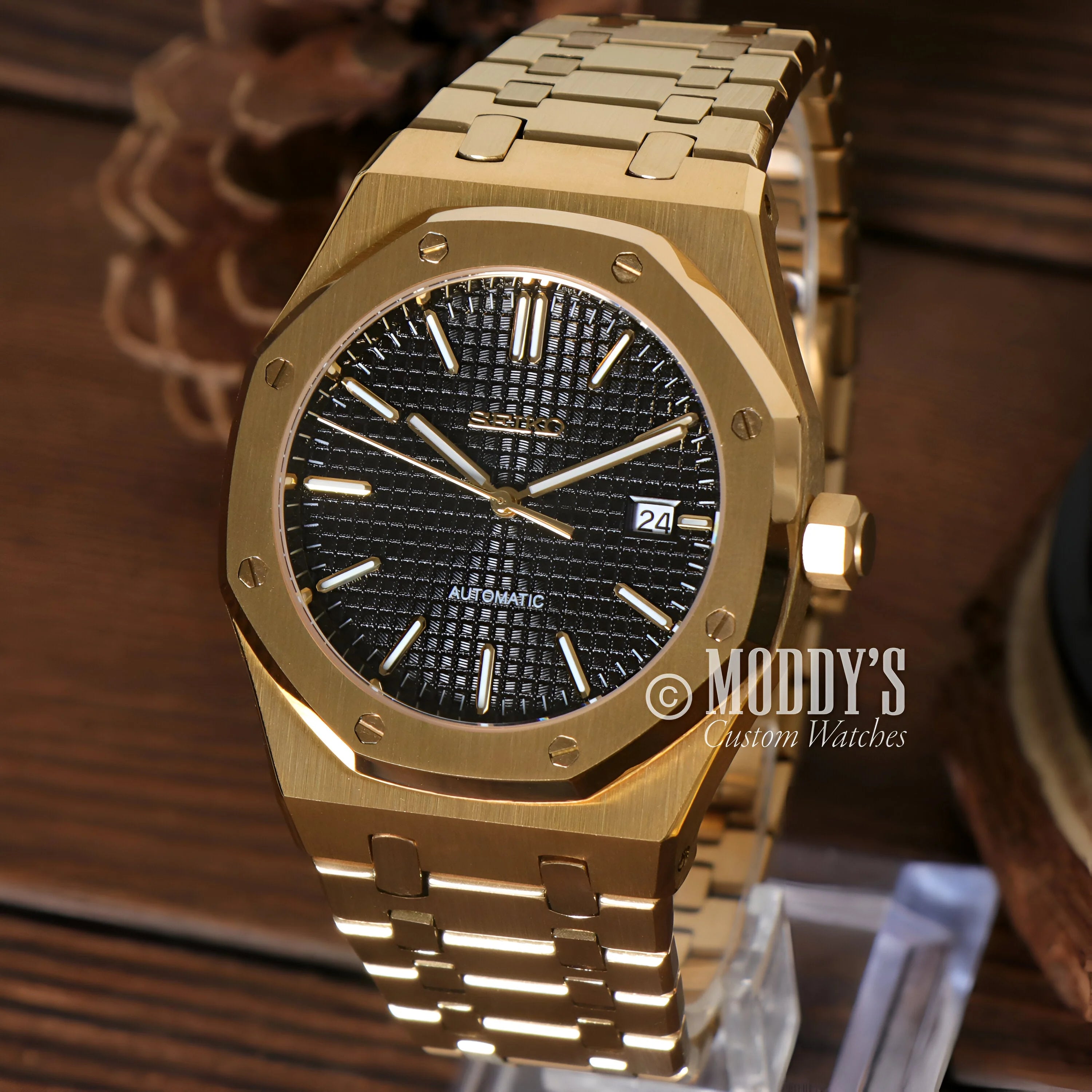 Gold luxury Royal Seikoak Black wristwatch with textured black dial and metal bracelet