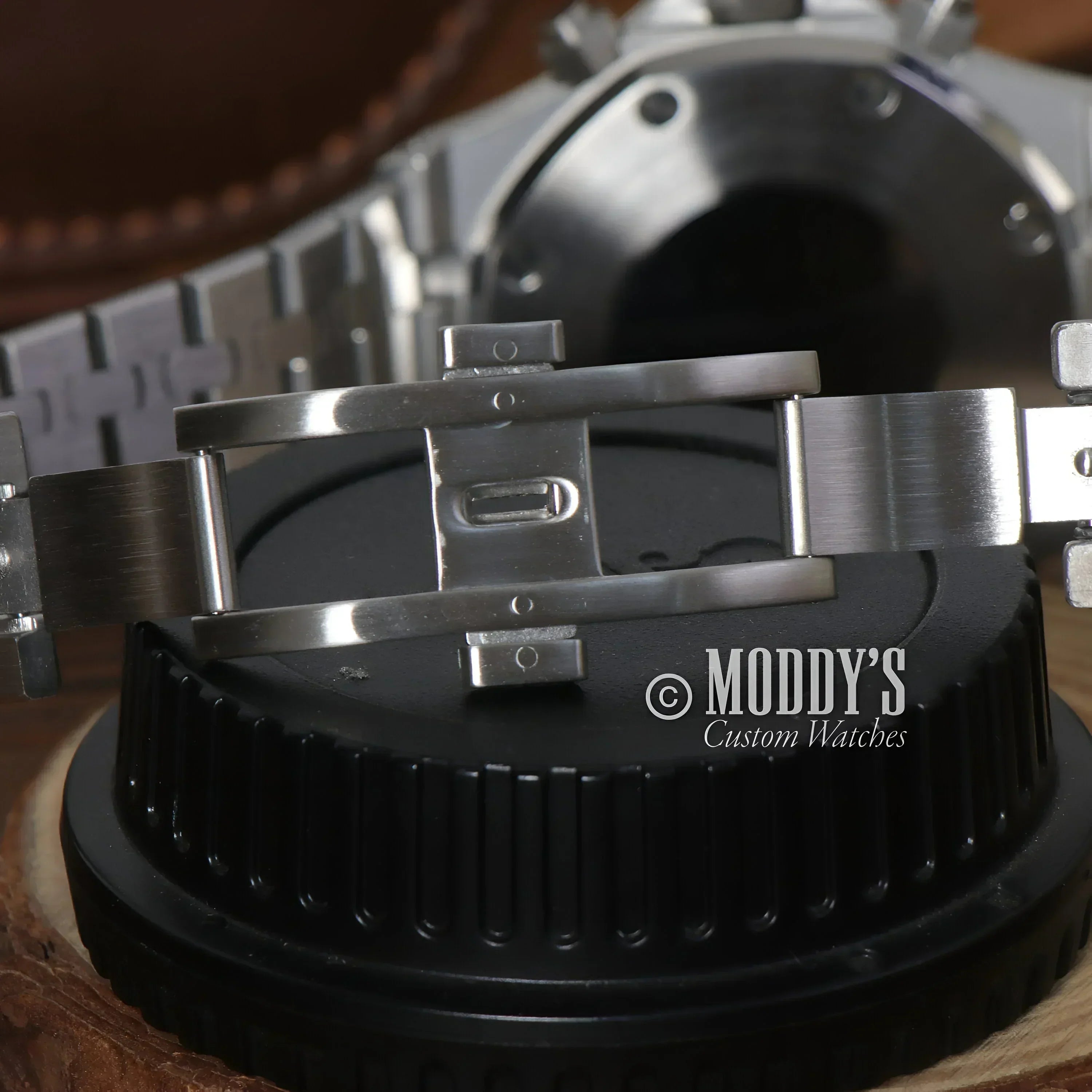 Silver watch clasp for Royal Seikoak featuring VK63 hybrid movement