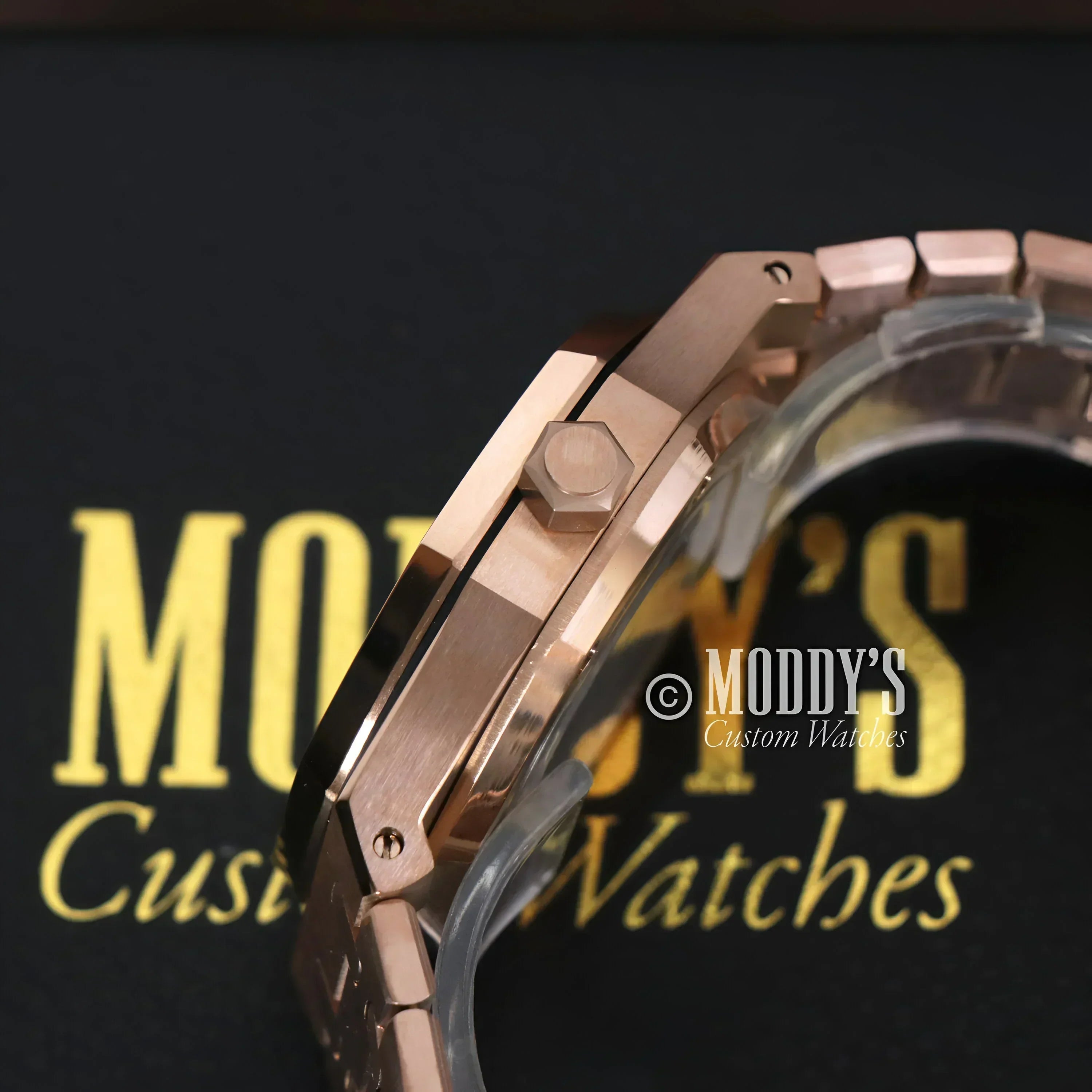 Rose gold wristwatch from Royal Seikoak with Seiko NH35 automatic movement