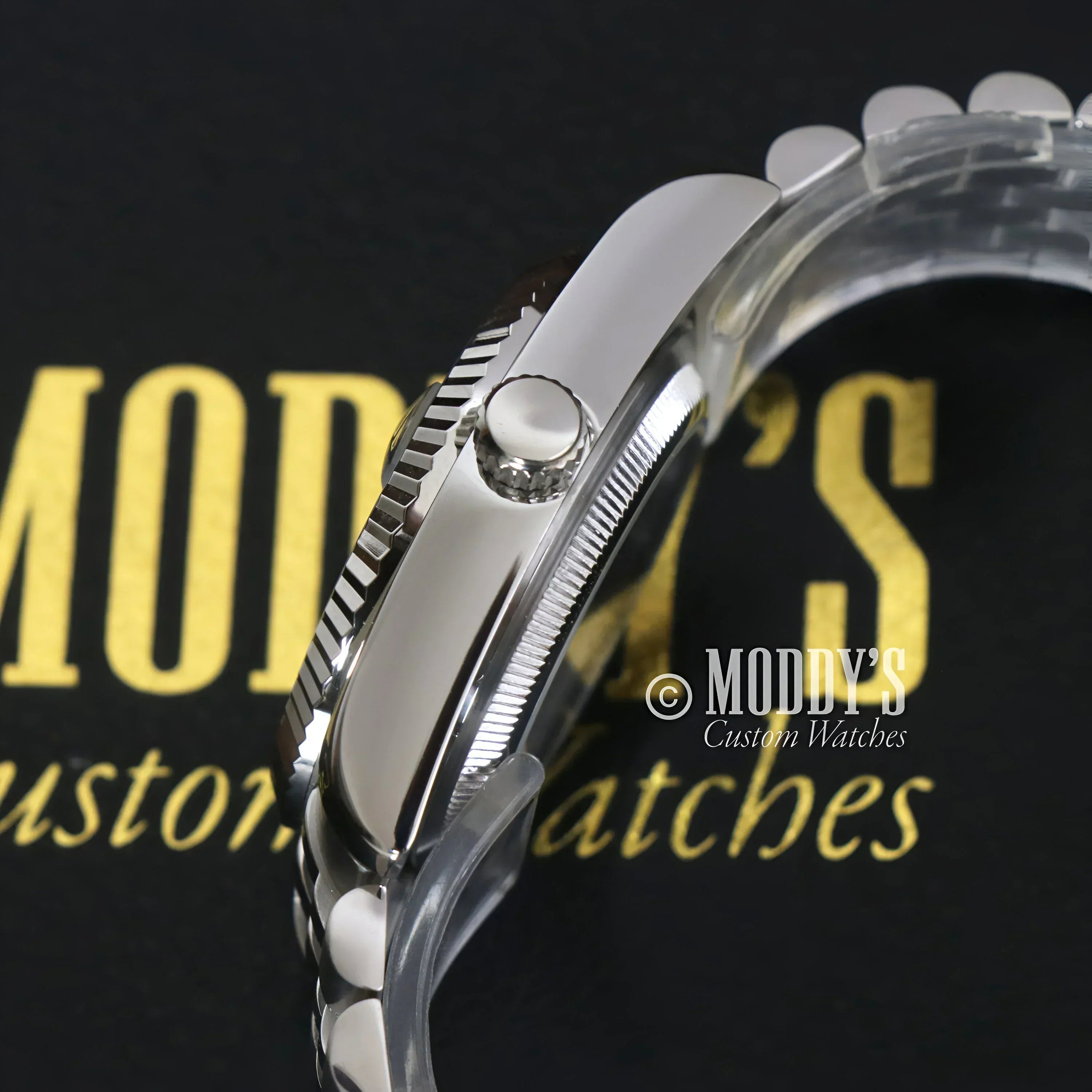 Silver wristwatch with fluted bezel, Seiko Mod featuring Arabic Royal Blue dial