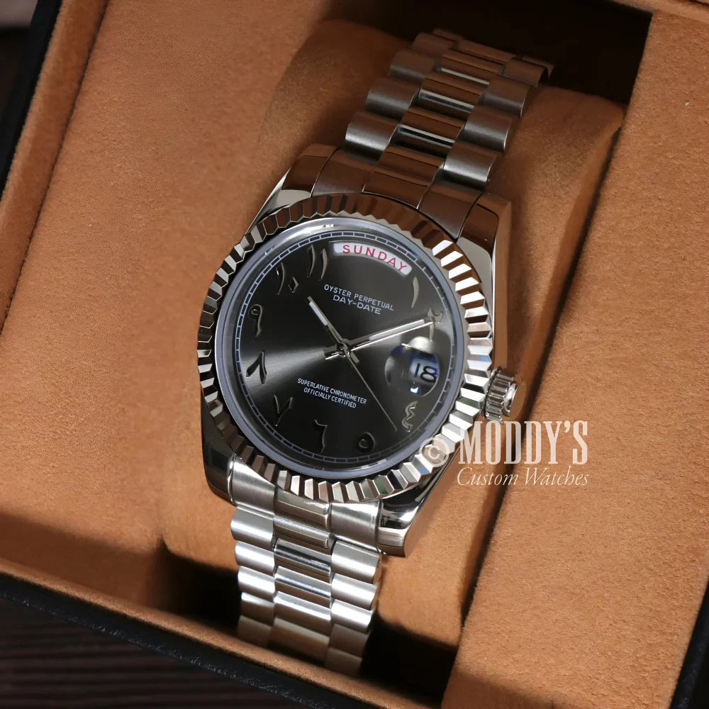 Silver Seiko Mod wristwatch with Arabic numerals, 316L stainless steel, Daydate Arabic Deep design