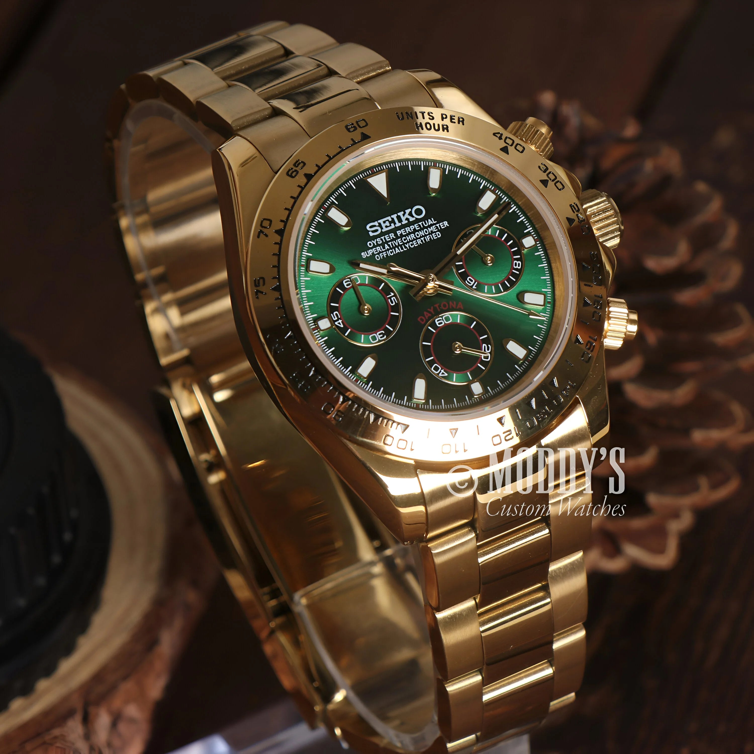 Seitona Gold - Green: Mod Daytona Gold Seiko Chronograph With Green Dial & Subdials