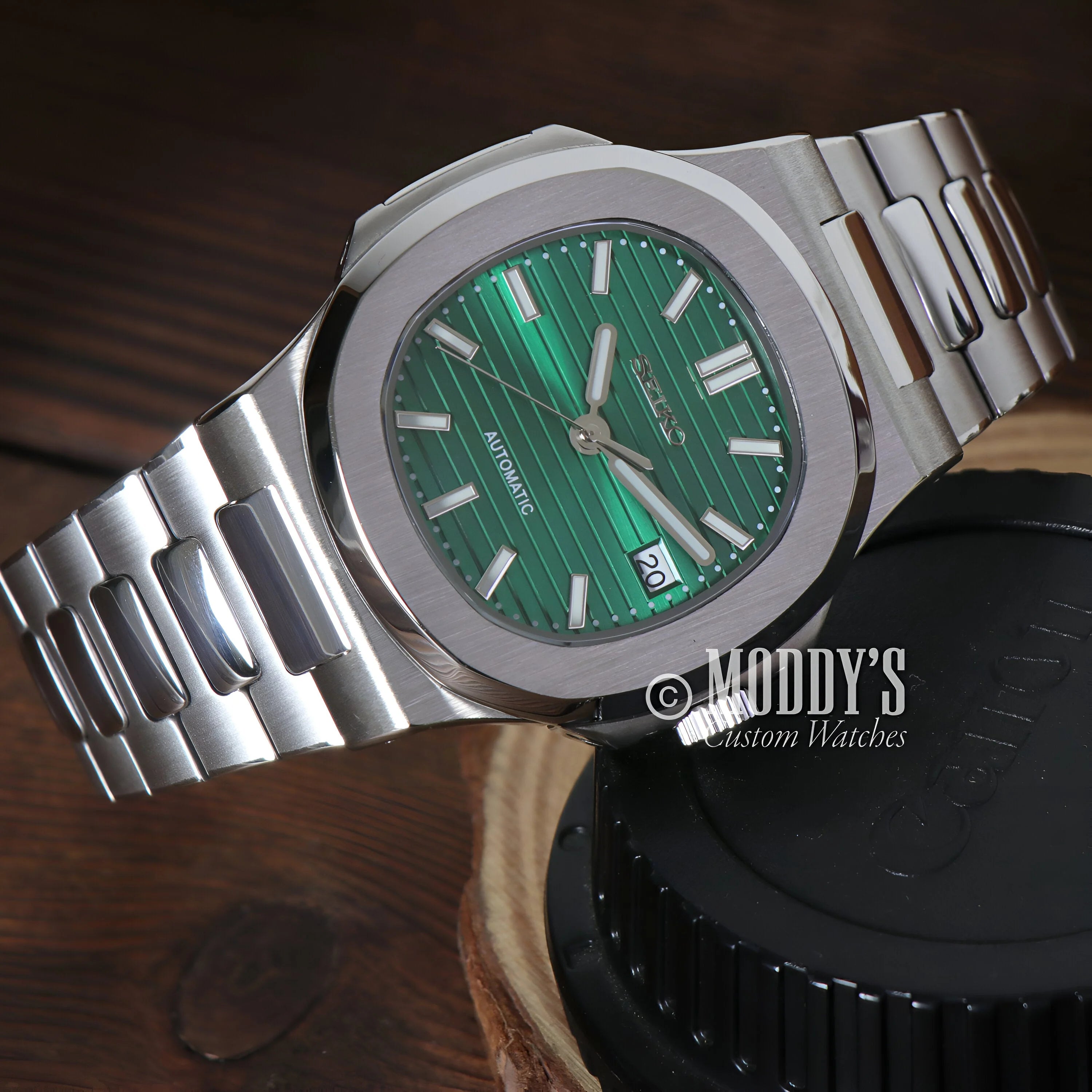 Luxury Seiko Mod Nautilus Wristwatch With Green Dial And Silver Metal Bracelet