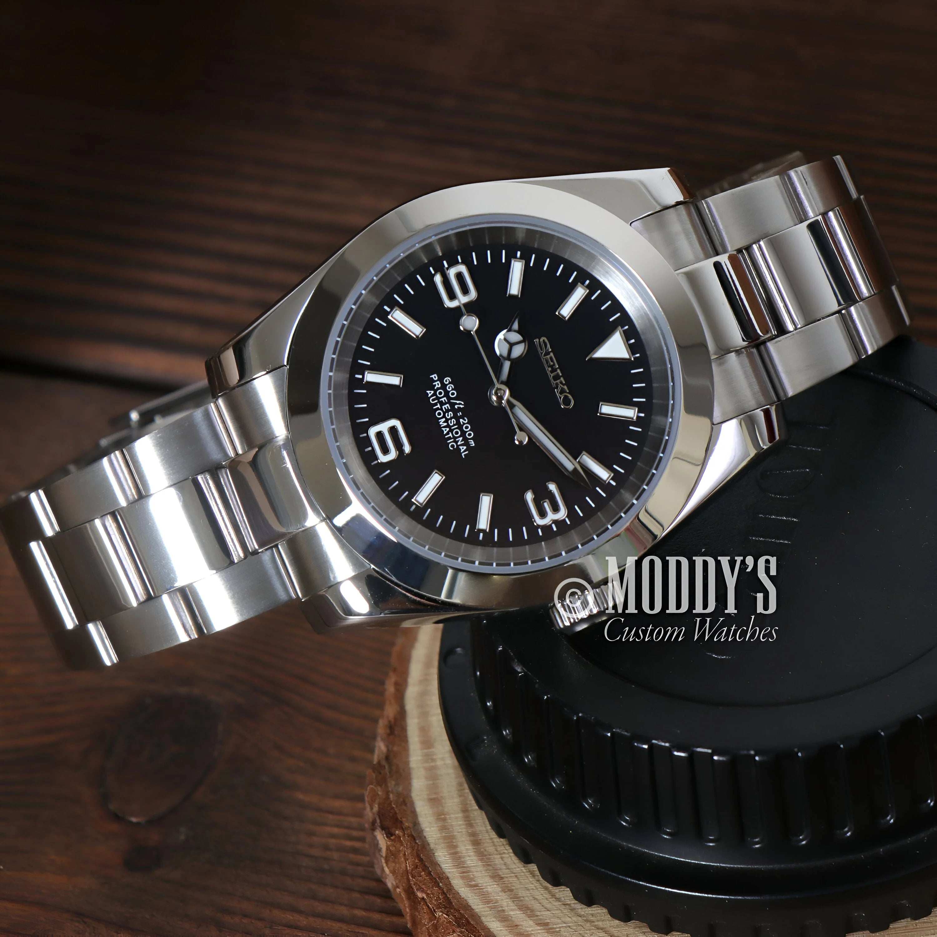 Oysteiko Black Explorer: Stainless Steel Wristwatch, Black Dial, Metal Bracelet, Seiko Mod