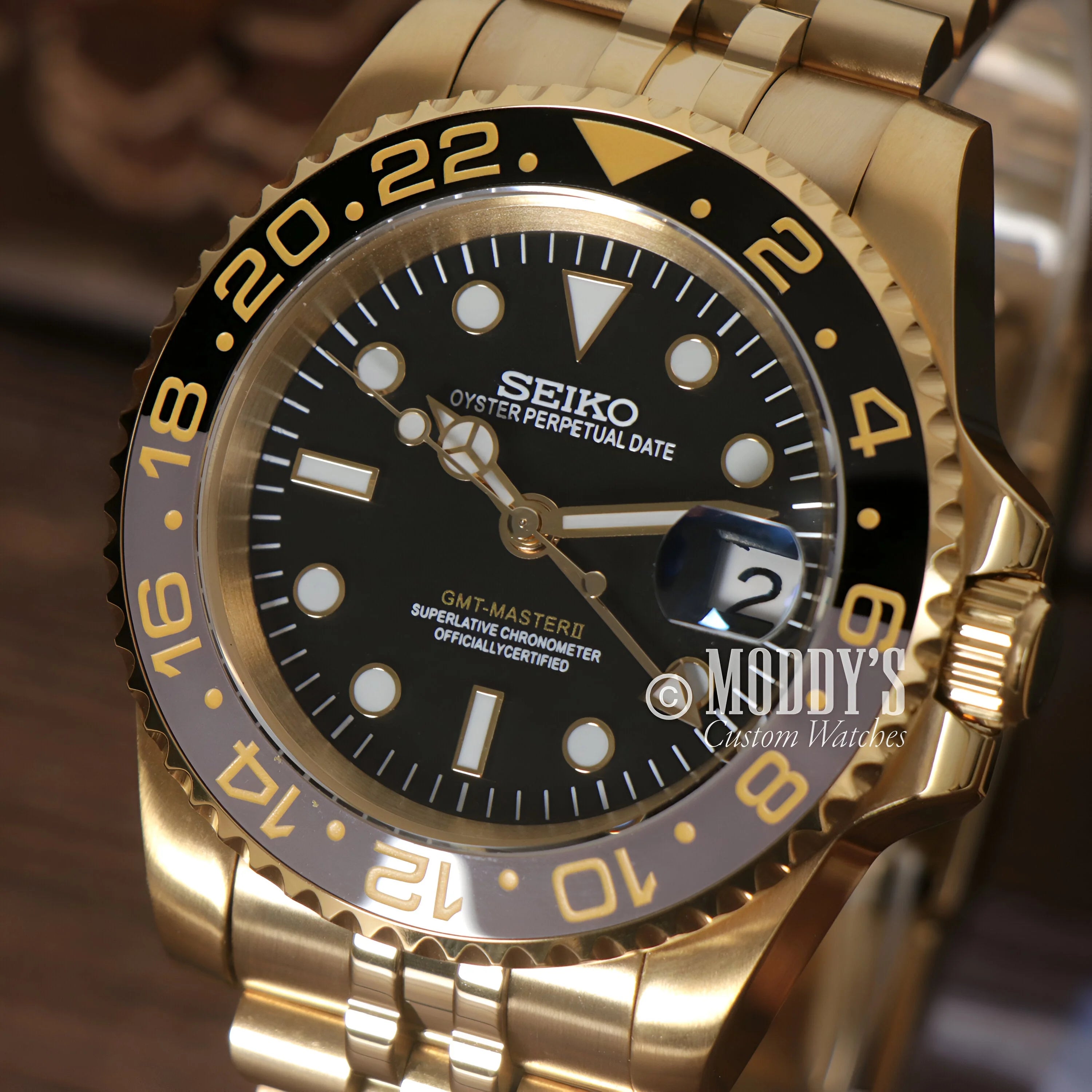 Gold Seiko GMT dive watch GMTeiko with black dial, 904L stainless steel and automatic movement