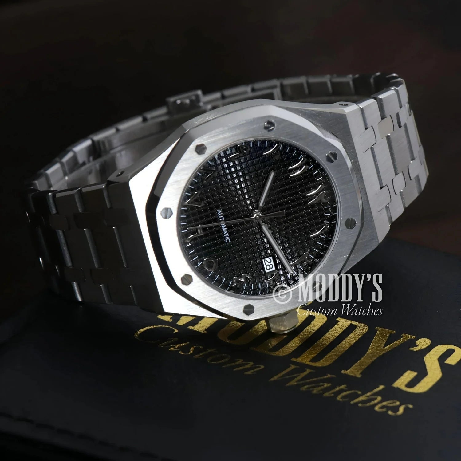 Silver-toned automatic wristwatch Royal Seikoak with NH35 movement and prestigious design