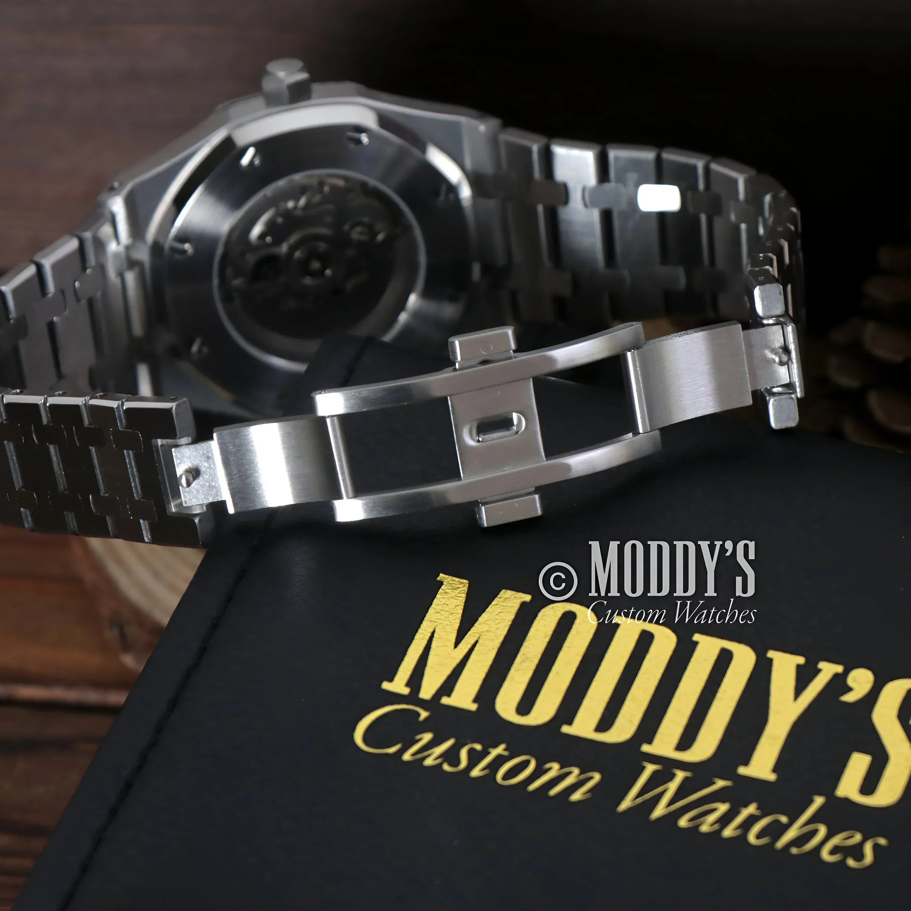 Silver wristwatch with metal band from Seiko Mod Royal featuring NH35 automatic movement