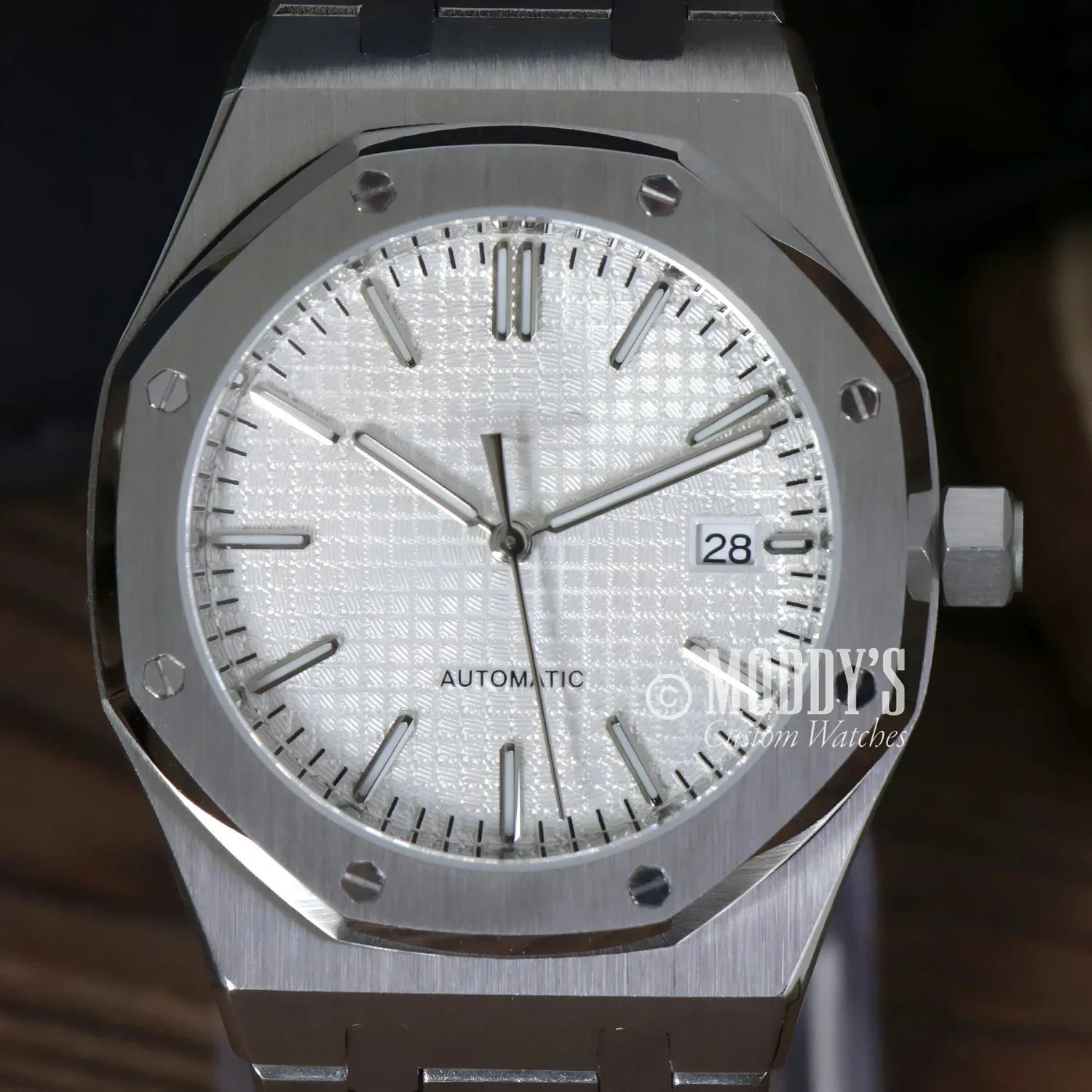 Silver-toned automatic wristwatch Royal Seikoak with NH35 automatic movement displayed