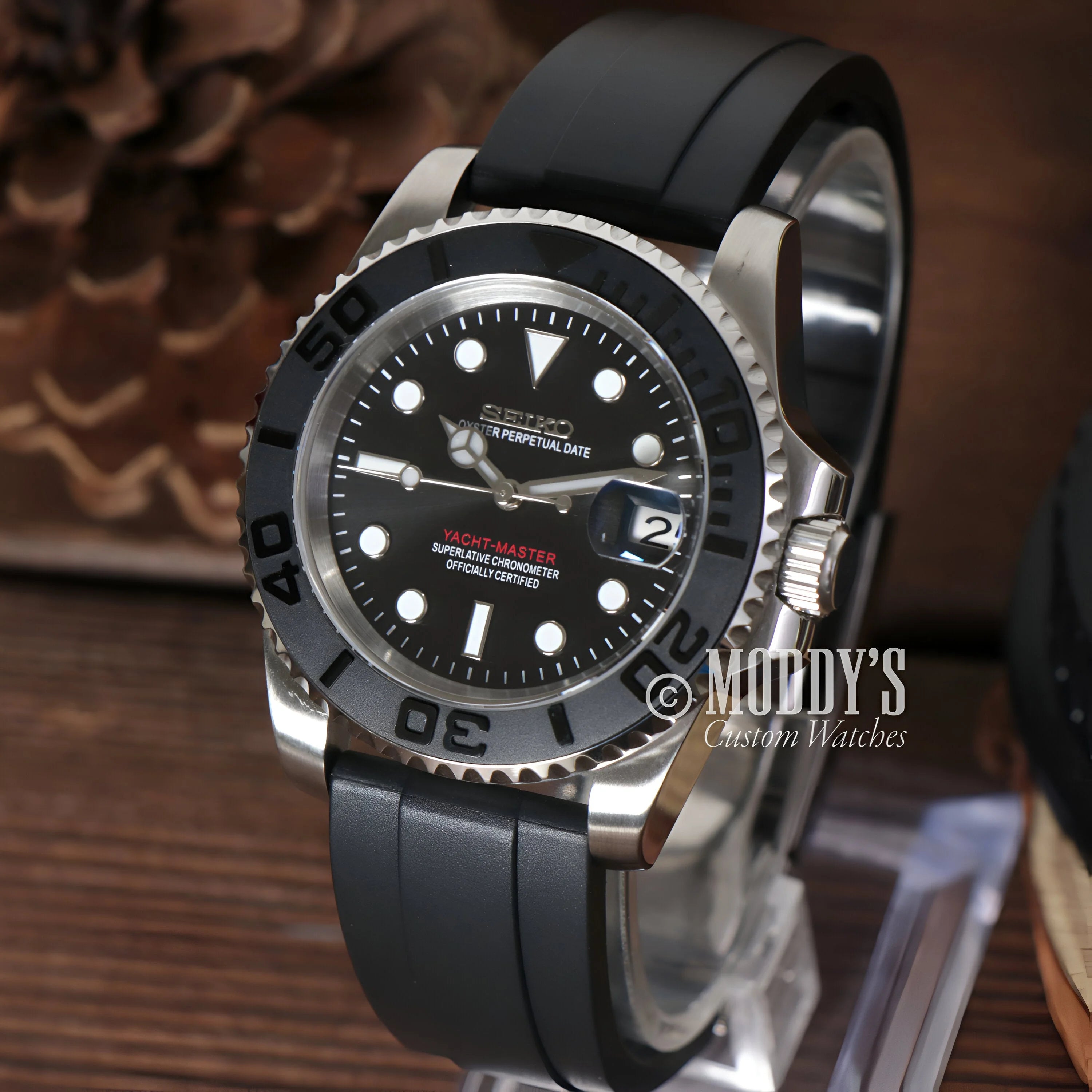 Luxury diving watch Seikomarine Black with black dial and rubber strap, perfect for Seiko mod