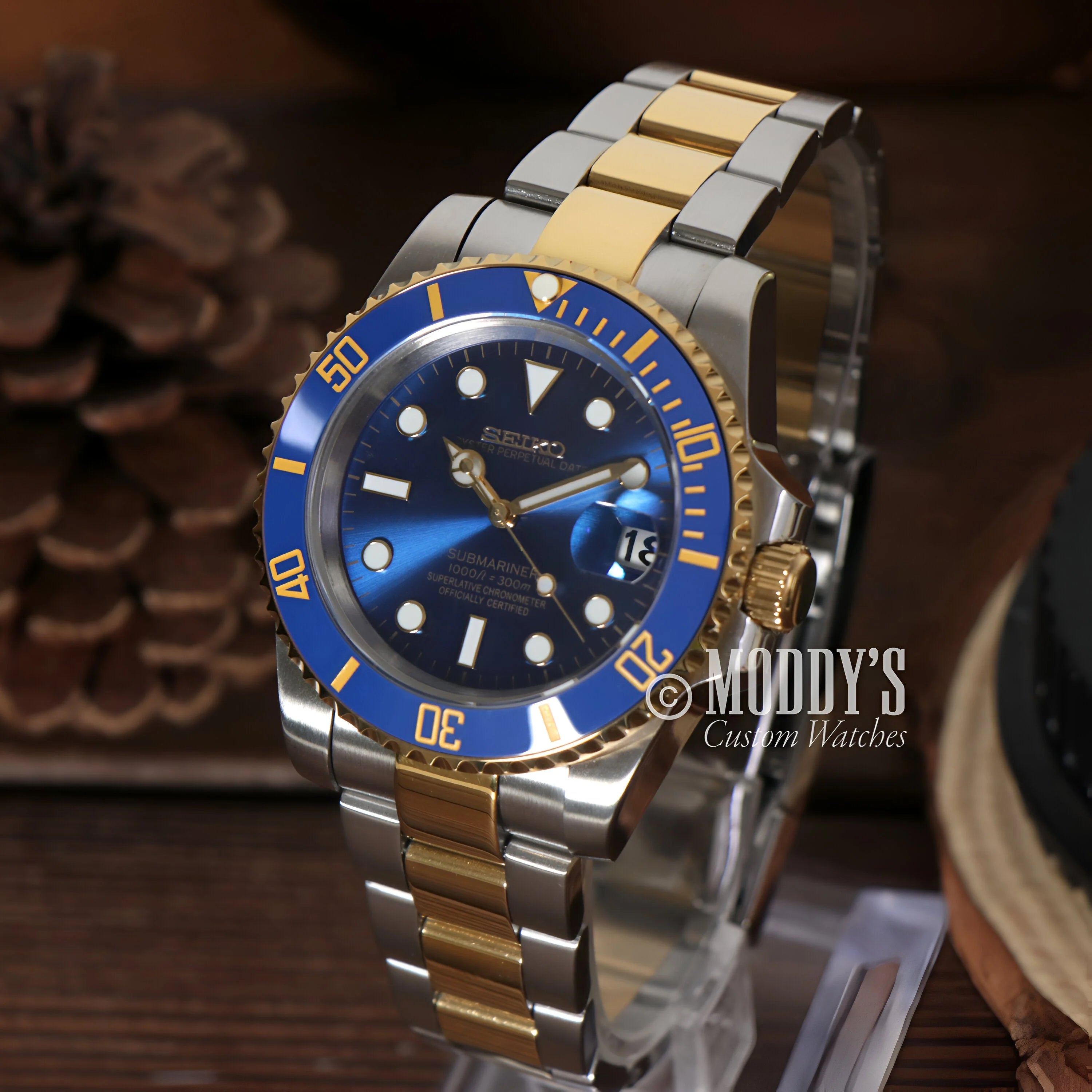 Luxury Seiko Mod Submariner with blue face and gold-silver band, Seikomariner Blue