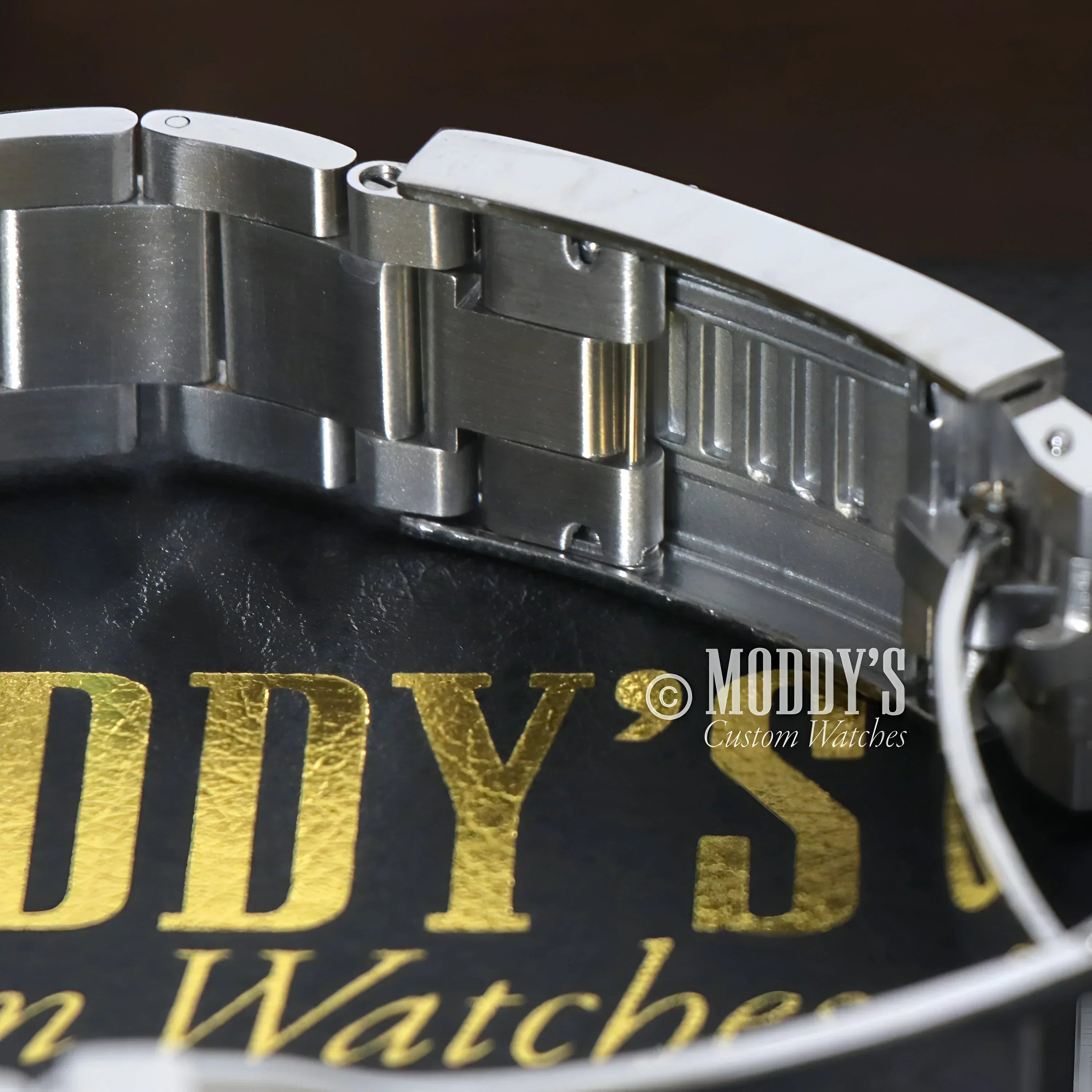 Metal watch band for Seikomariner Kermit, a stylish Seiko mod submariner accessory