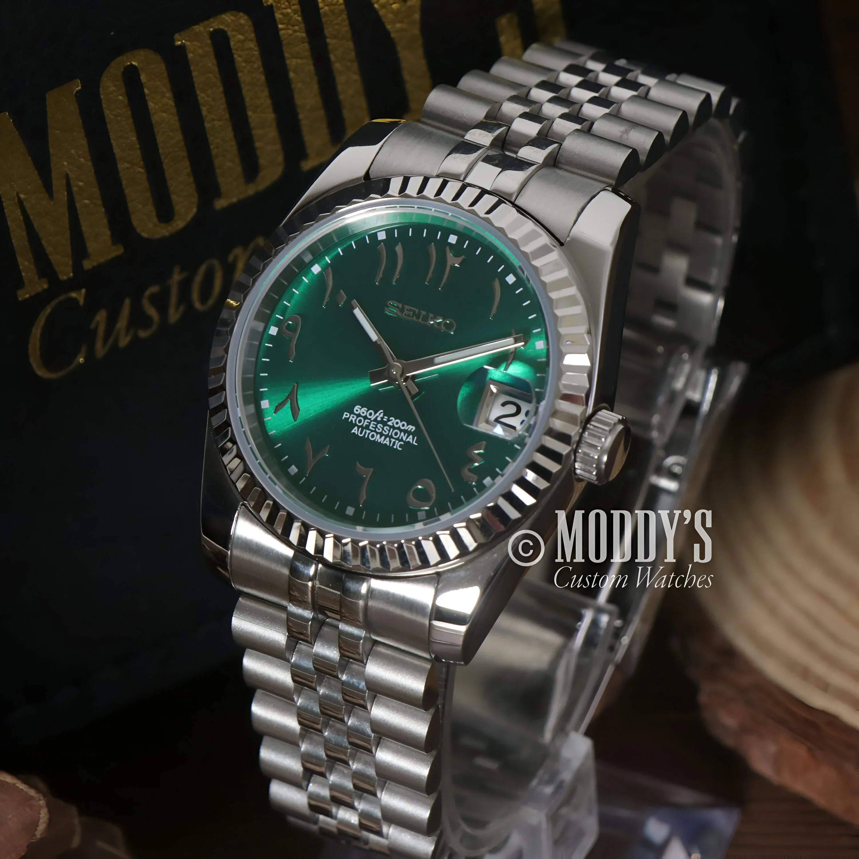 Silver wristwatch with green face, Seikojust Royal Green Arabic, NH35 automatic movement