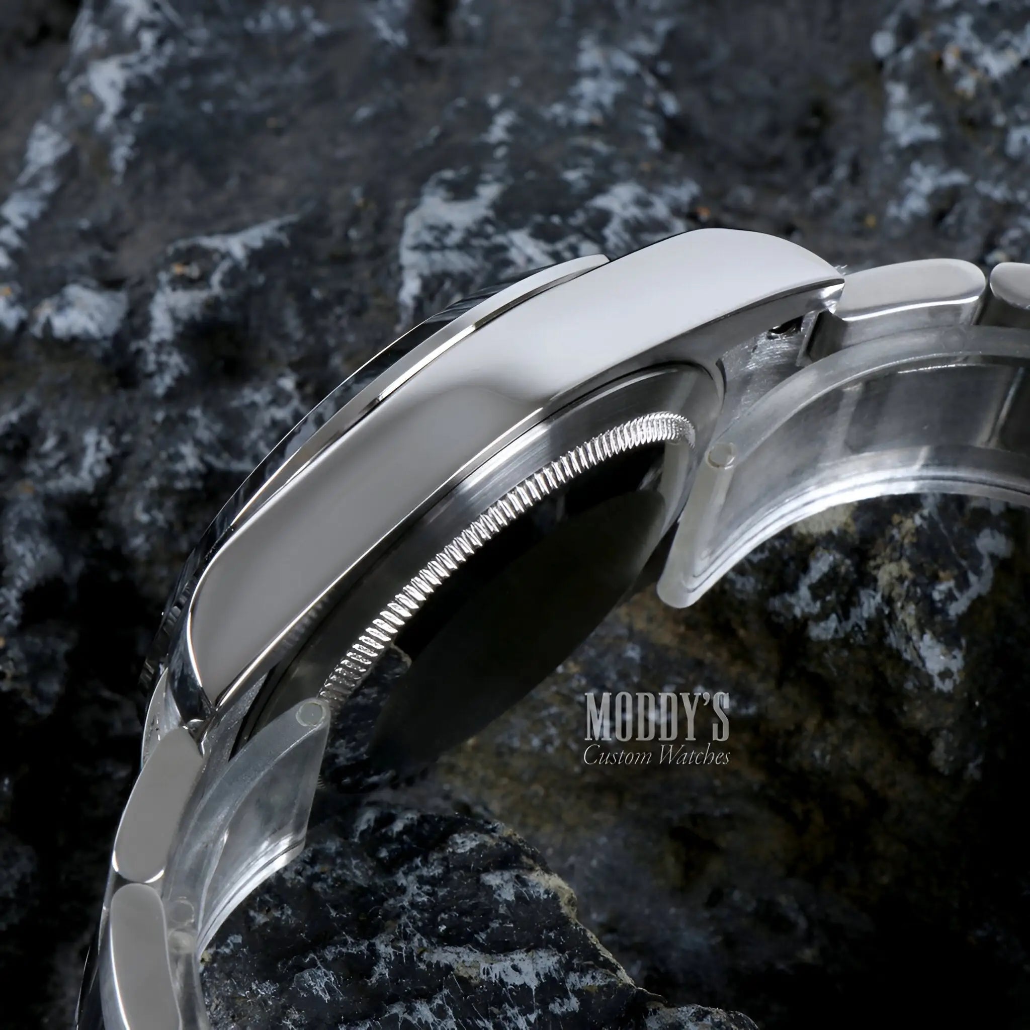 Oysteiko Explorer Black: Seiko NH35 automatic in iconic oyster design