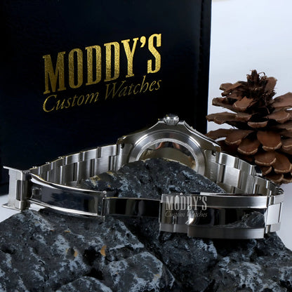 Oysteiko Explorer Black with Seiko NH35 automatic and 316L stainless steel