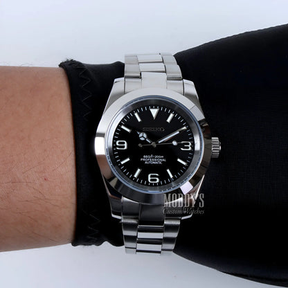 Seiko NH35 automatic diver watch with iconic oyster design in 316L stainless steel, black dial and luminous hands