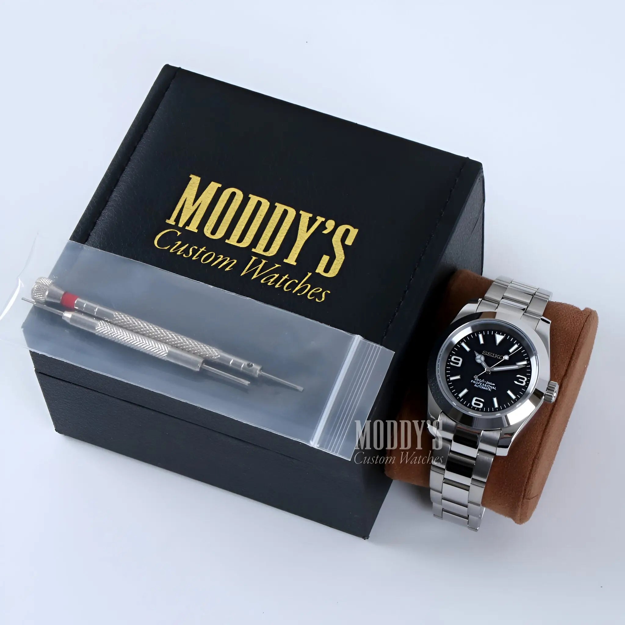 Oysteiko Explorer Black: Seiko NH35 automatic watch in 316L stainless steel