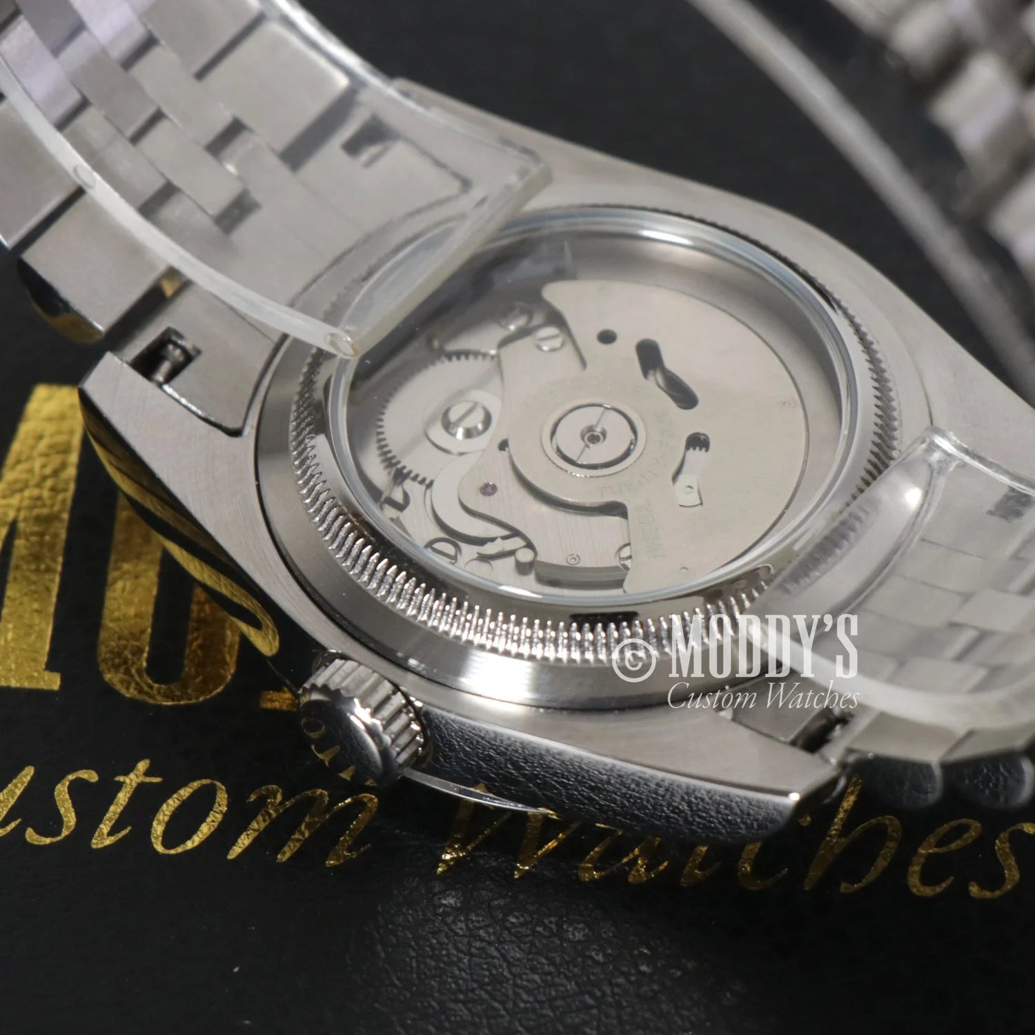 Seikojust Champagne showcases NH35 Automatic movement through a transparent case back